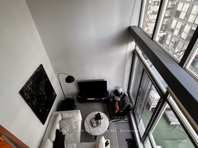 36 Charlotte Street, #708