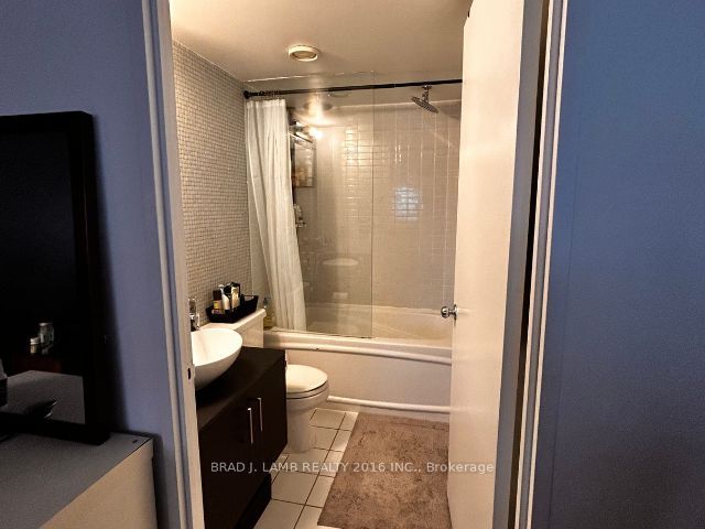 36 Charlotte Street, #708