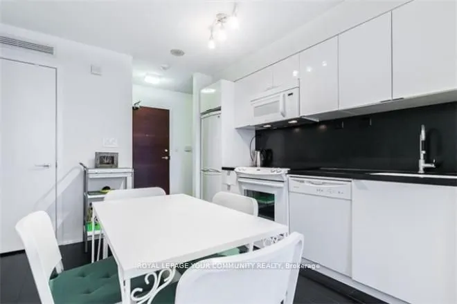 10 Capreol Court #902