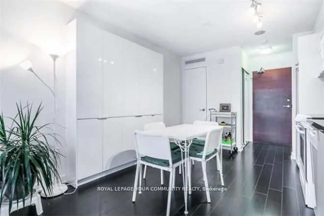 10 Capreol Court #902
