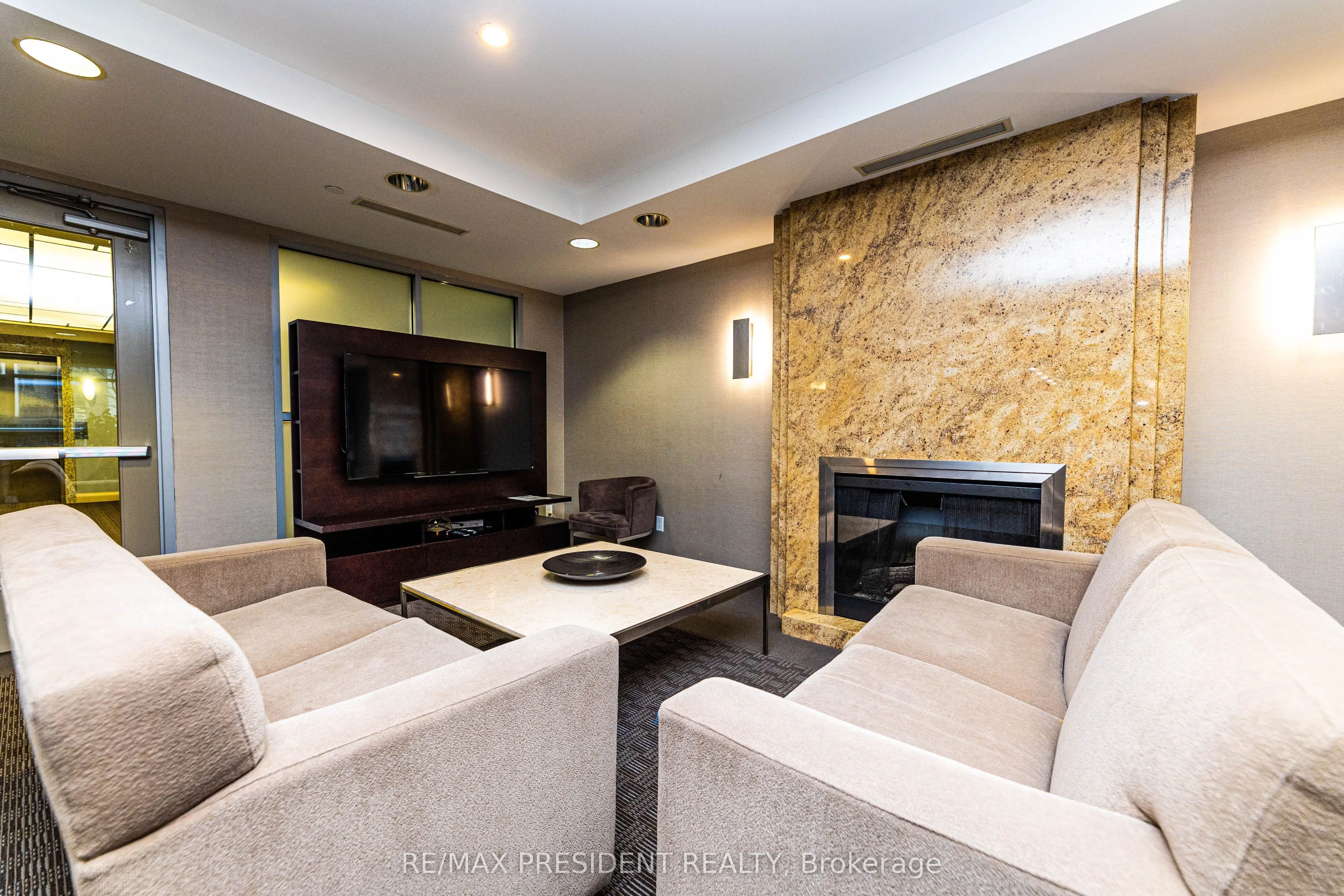 4978 Yonge Street, #1911