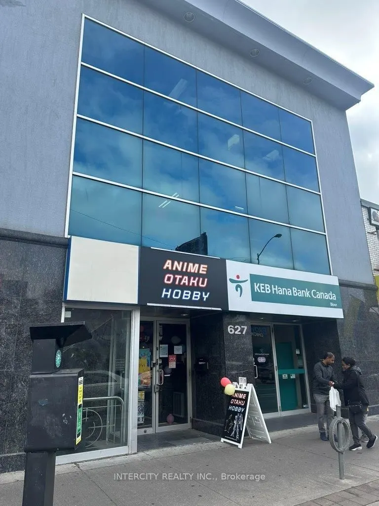 627 Bloor Street W, #2nd Flr