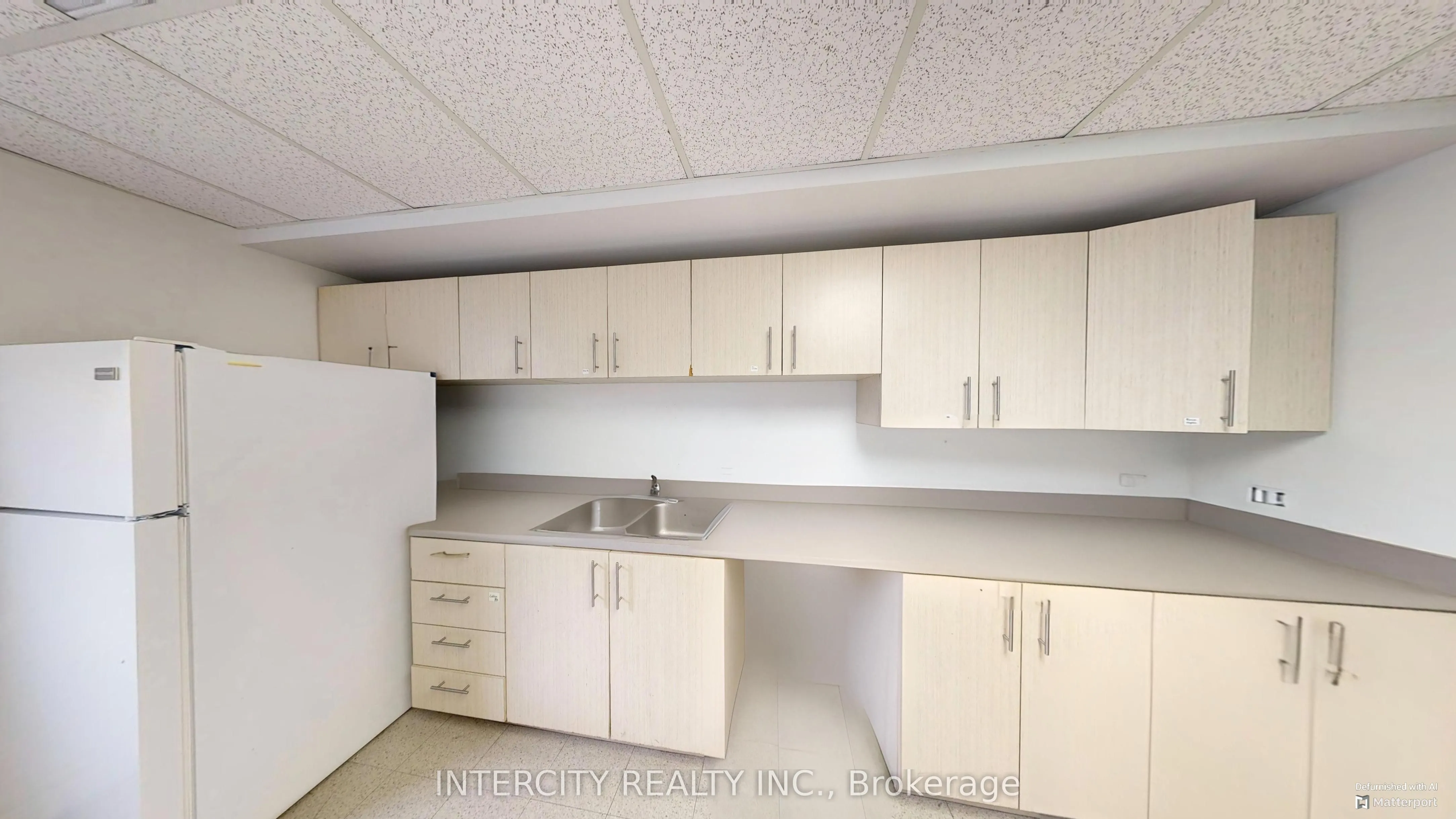 627 Bloor Street W, #2nd Flr