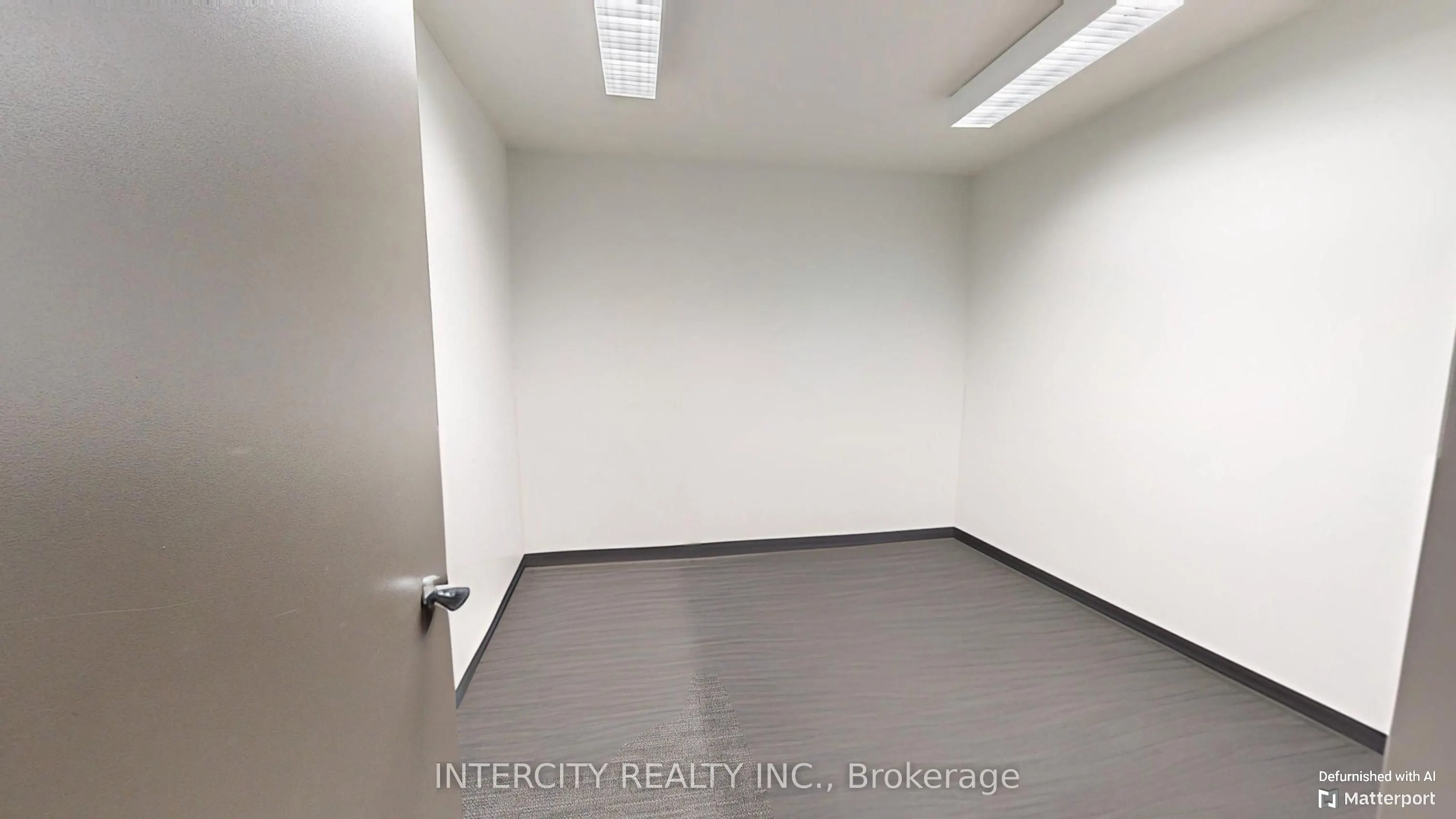 627 Bloor Street W, #2nd Flr