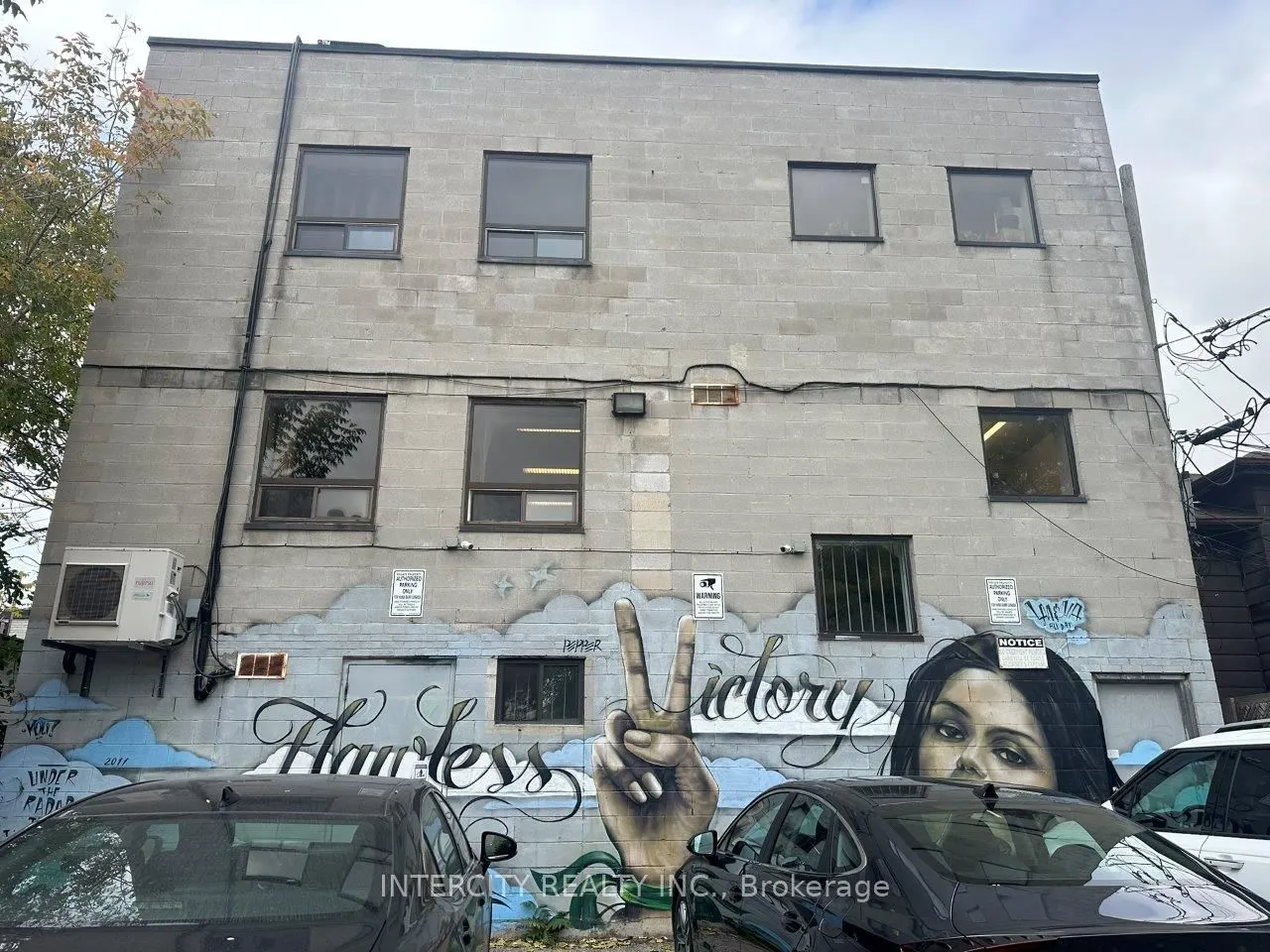 627 Bloor Street W, #2nd Flr