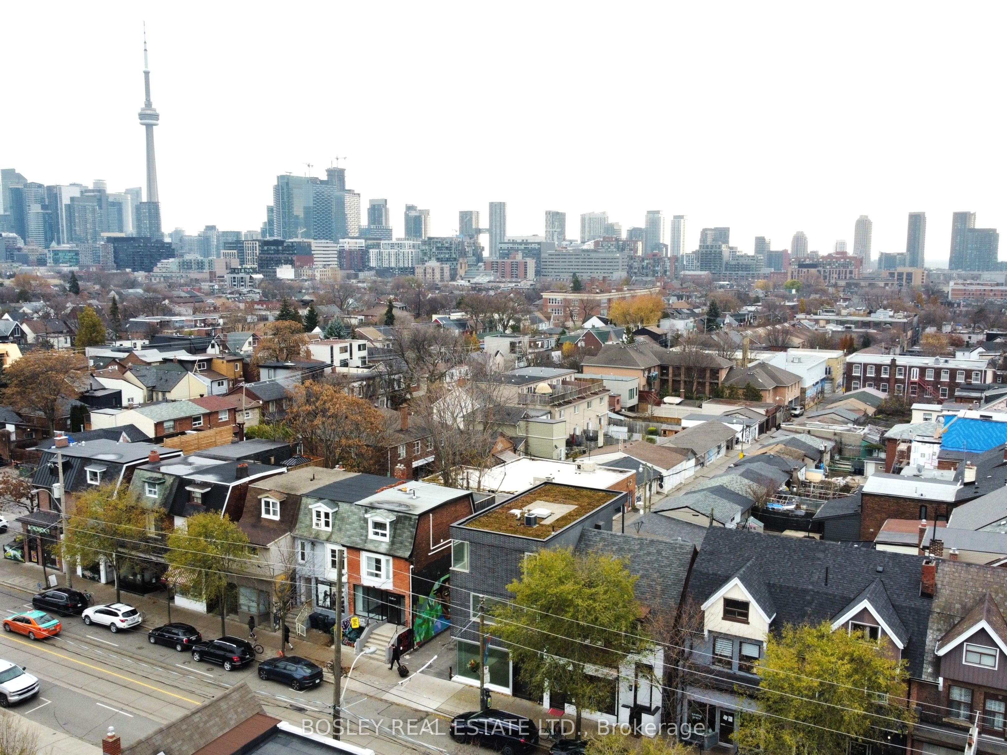 899 Dundas Street W