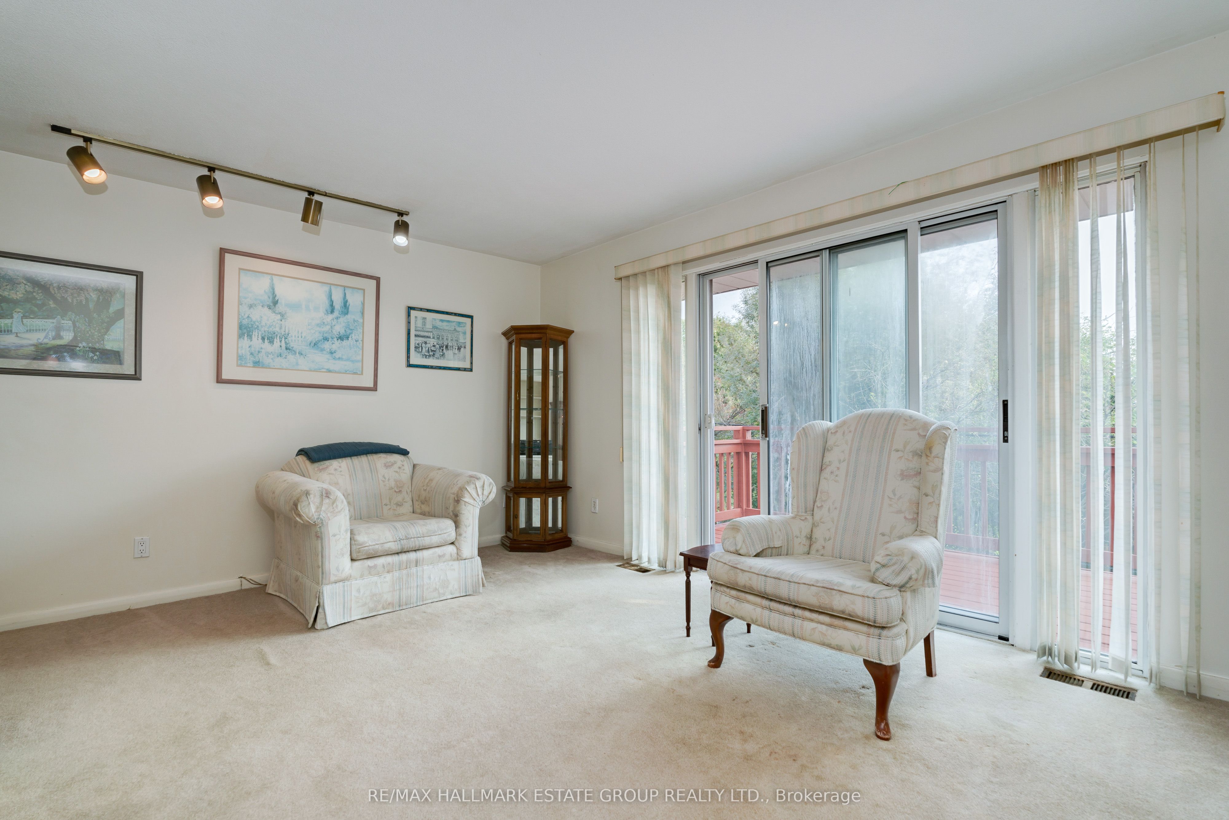 215 Sloane Avenue