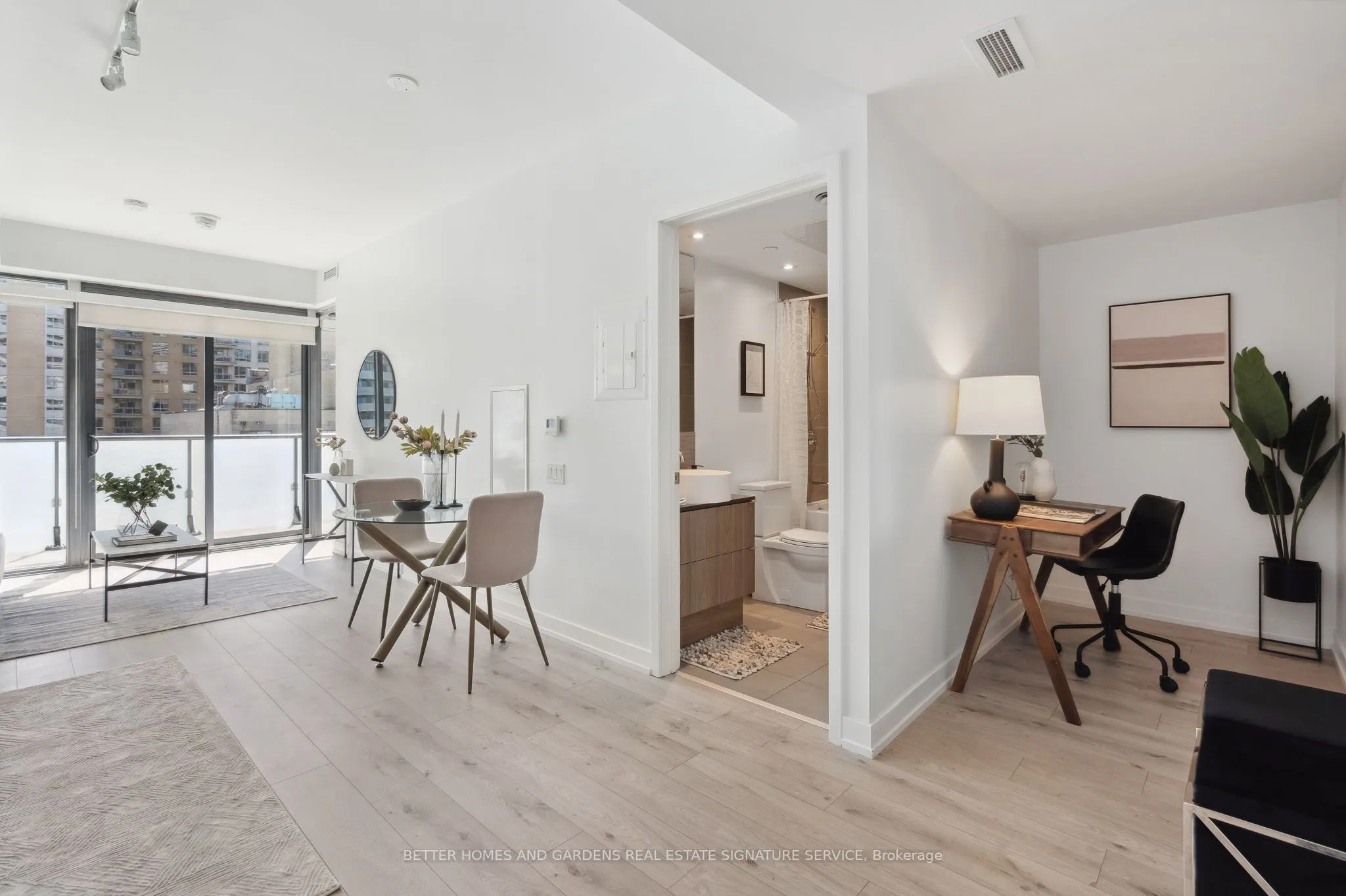 161 Roehampton Avenue, #515