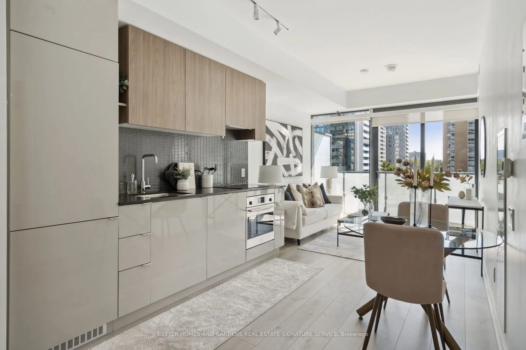 161 Roehampton Avenue, #515