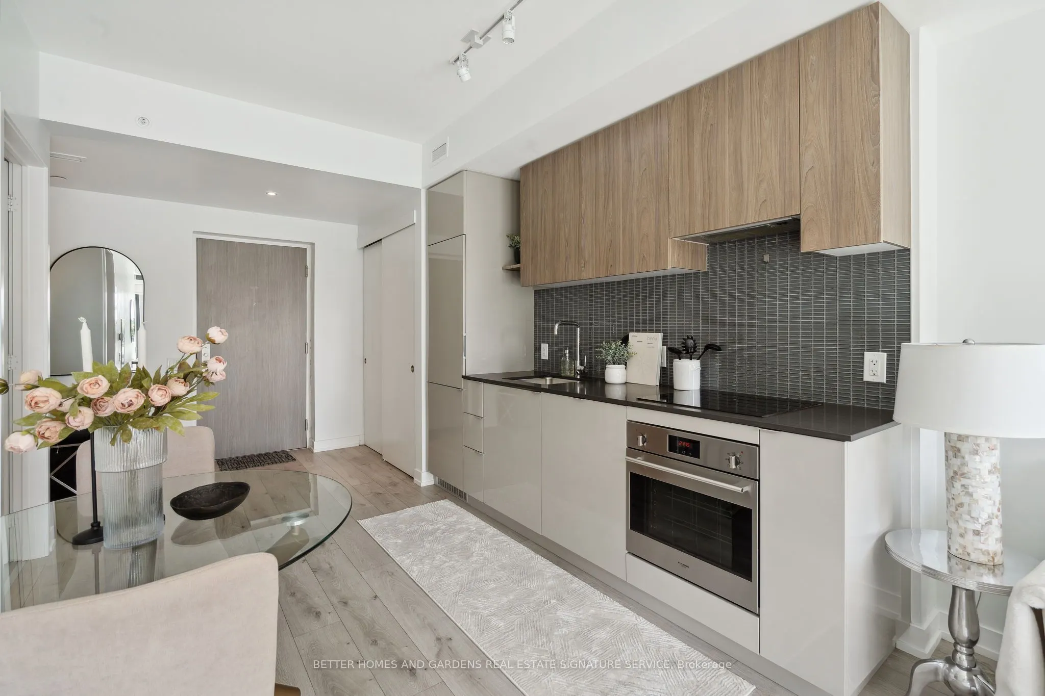 161 Roehampton Avenue, #515
