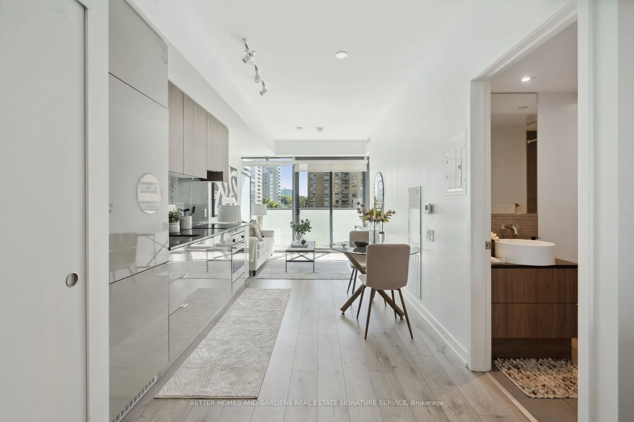 161 Roehampton Avenue, #515