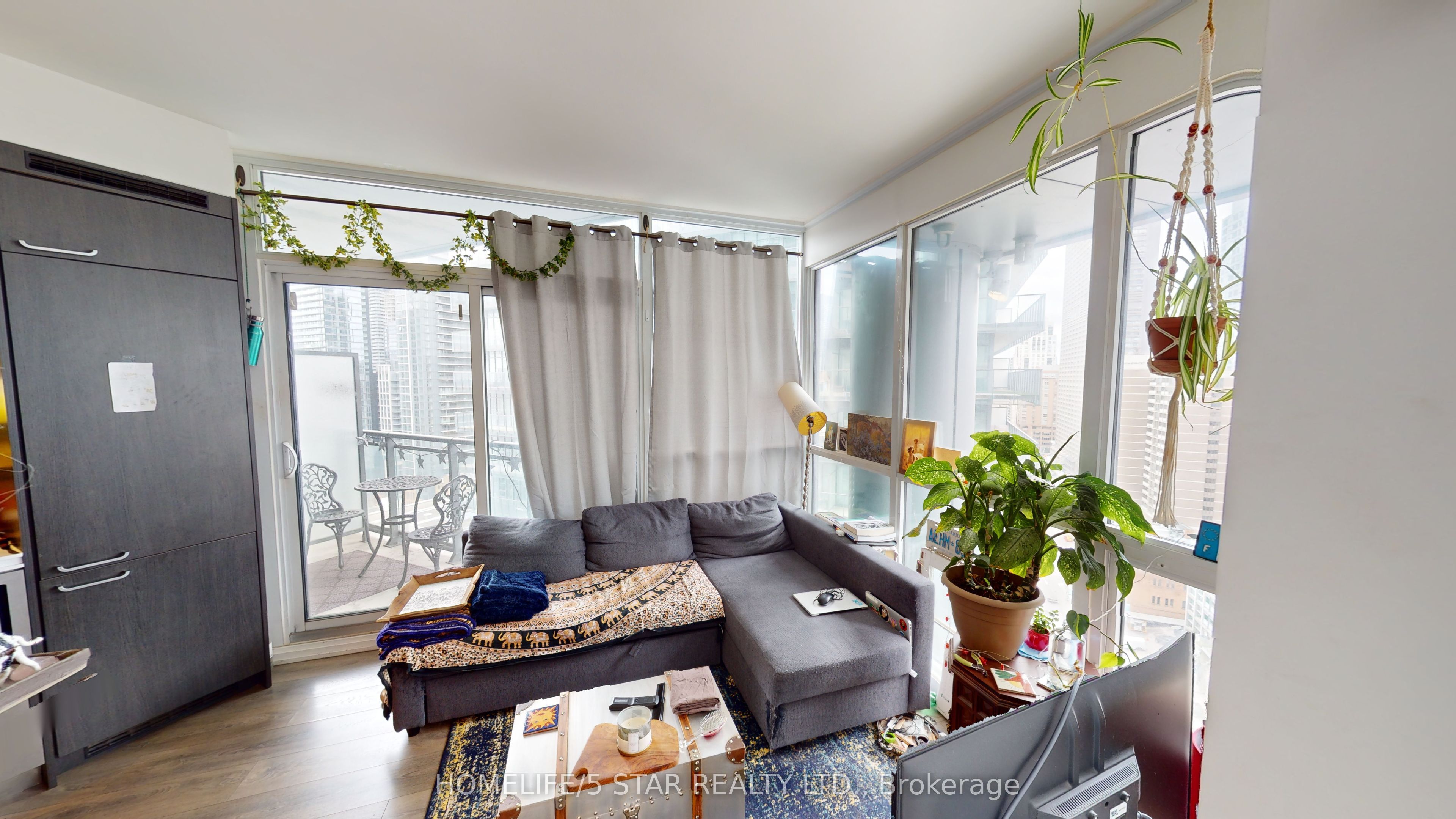 45 Charles Street E, #2106