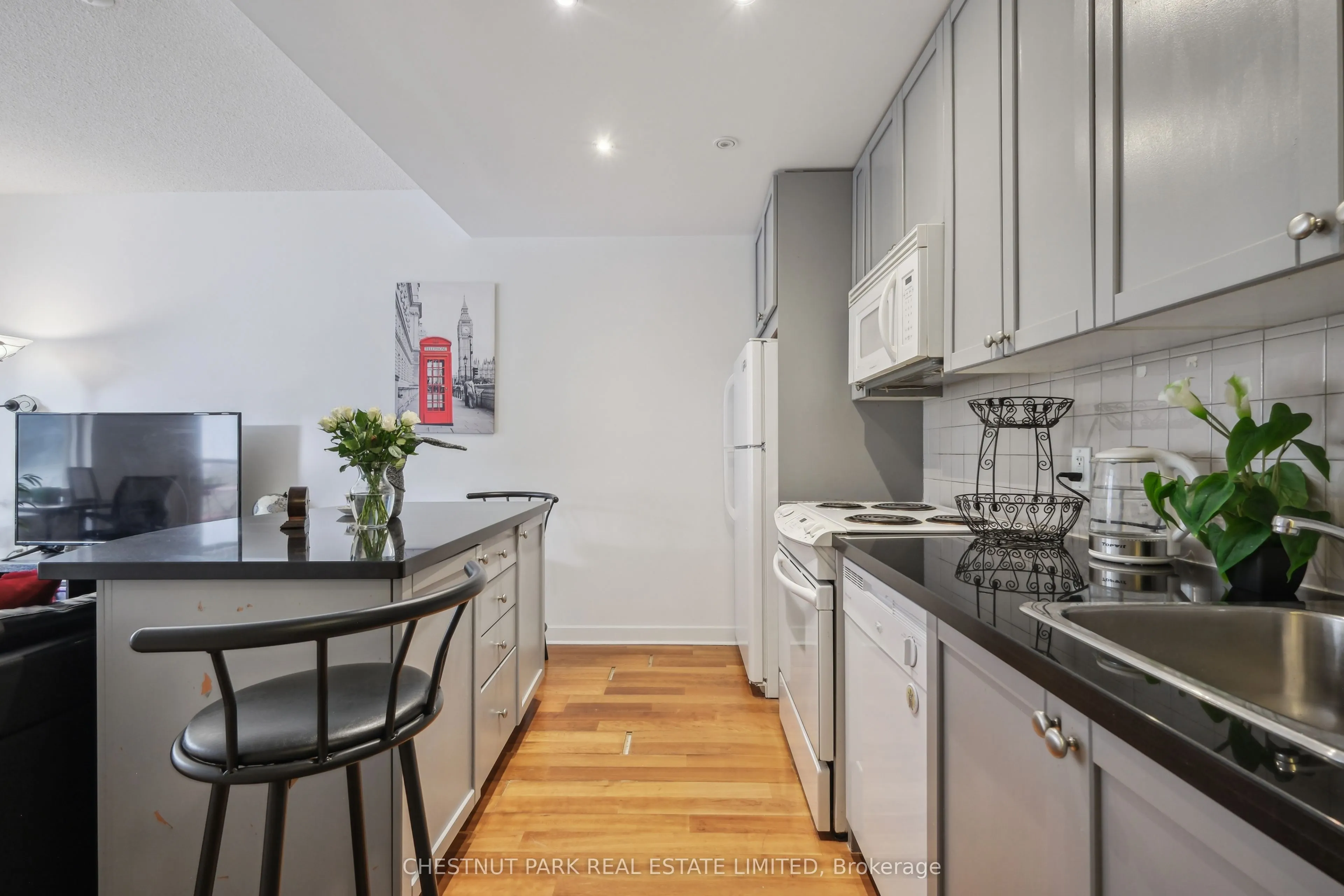 85 Bloor Street E, #1014