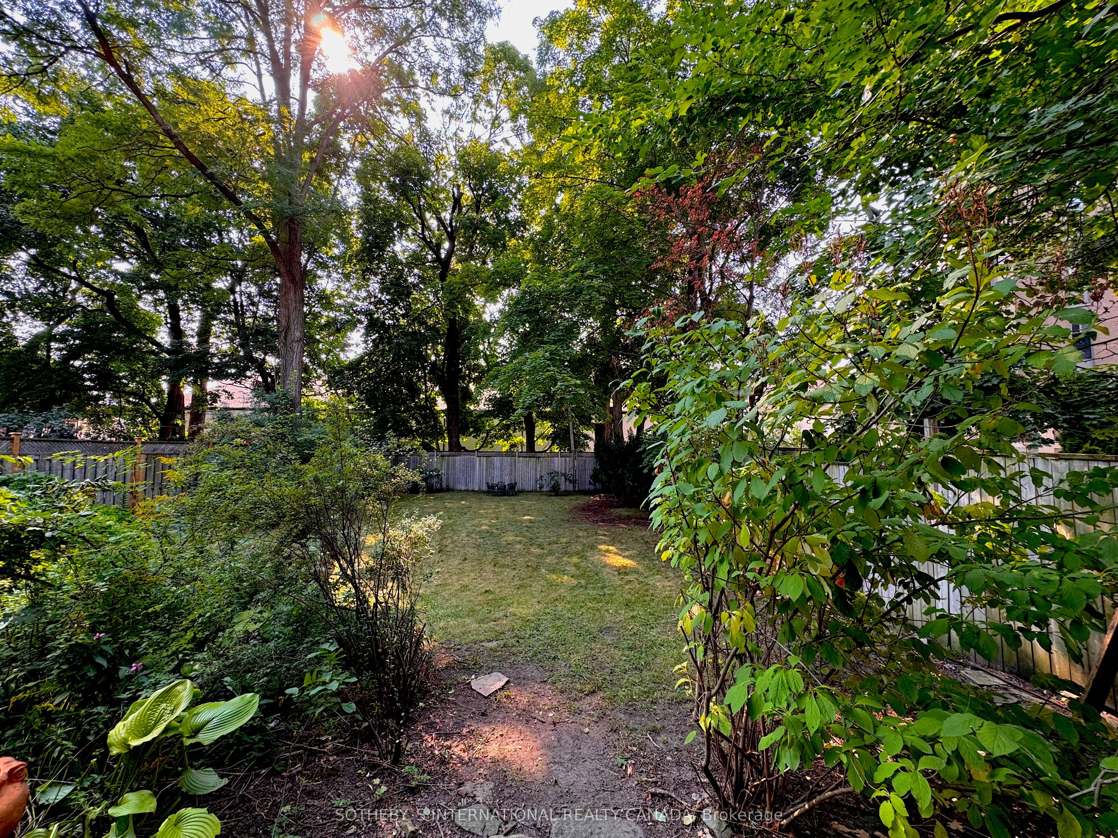 147B Farnham Avenue