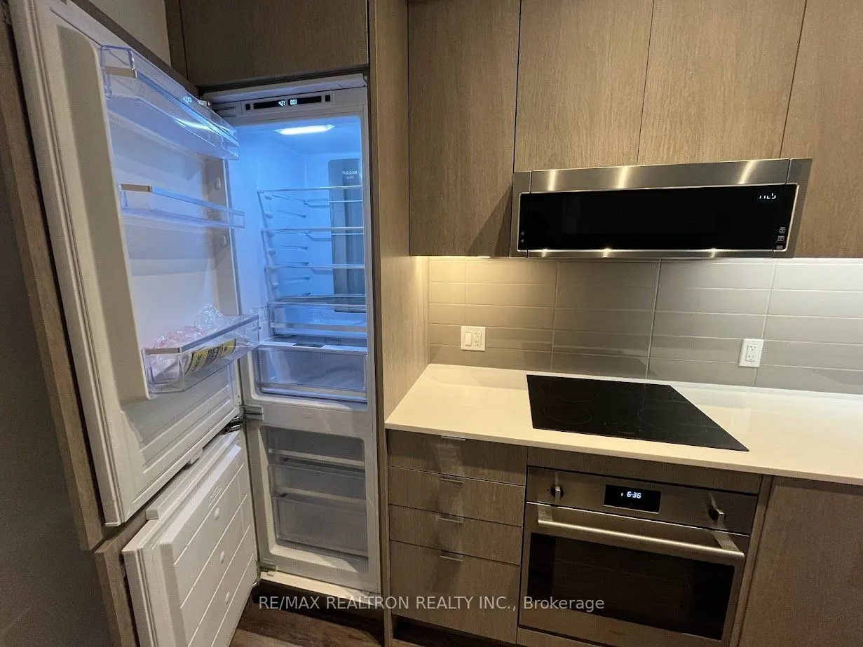 250 Lawrence Avenue W, #601