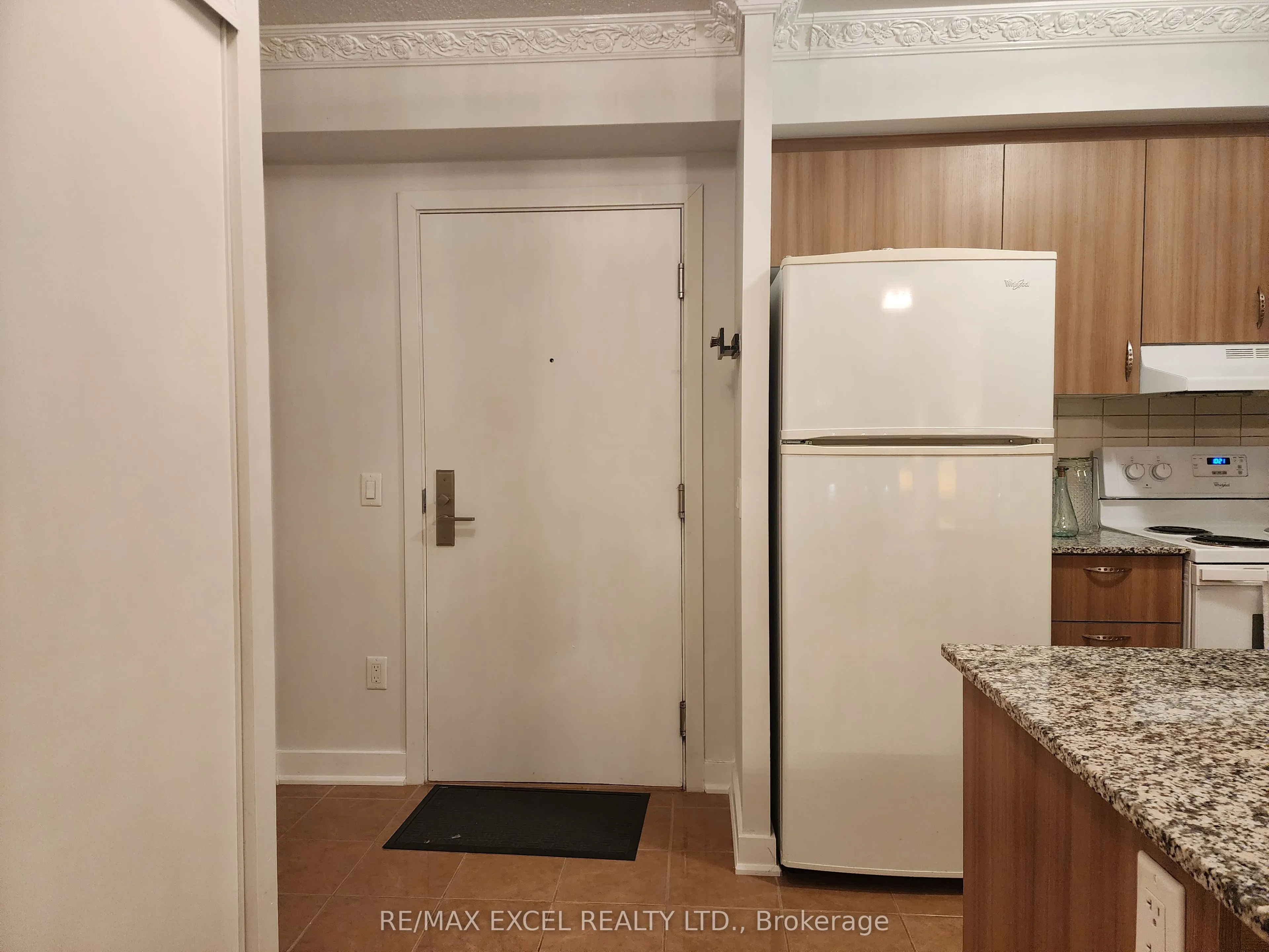 5740 Yonge Street, #803