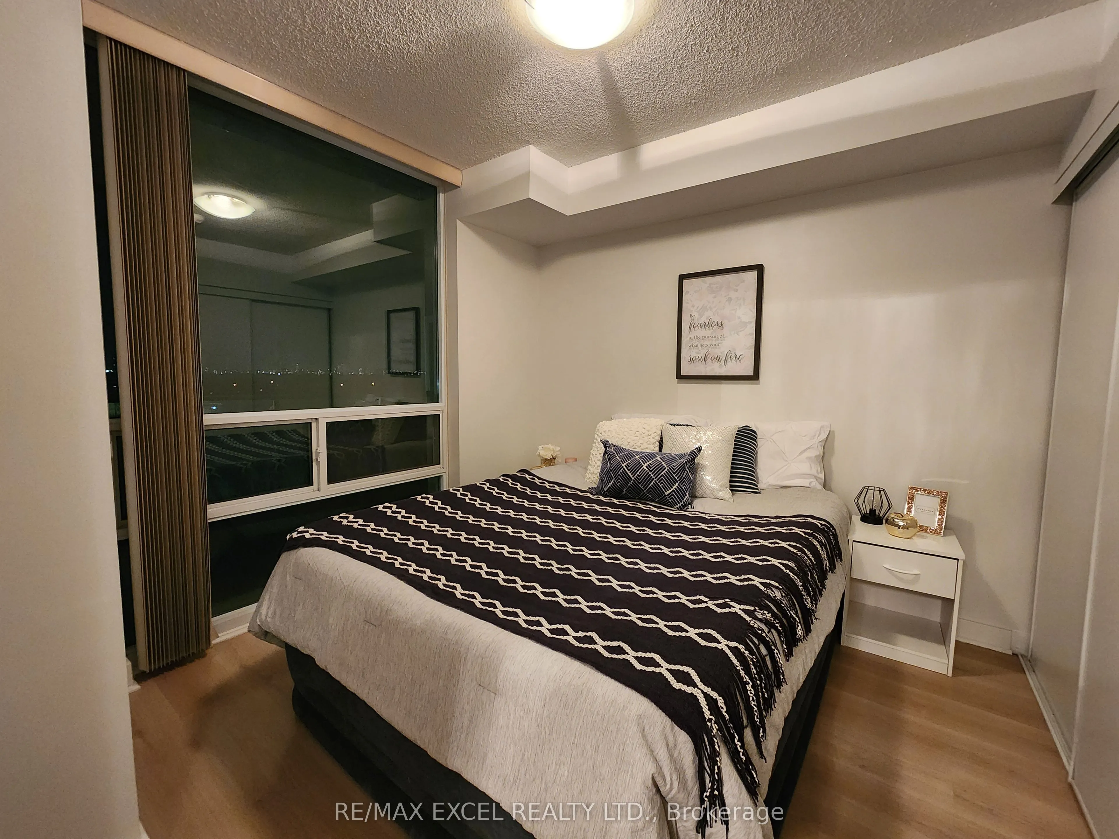 5740 Yonge Street, #803