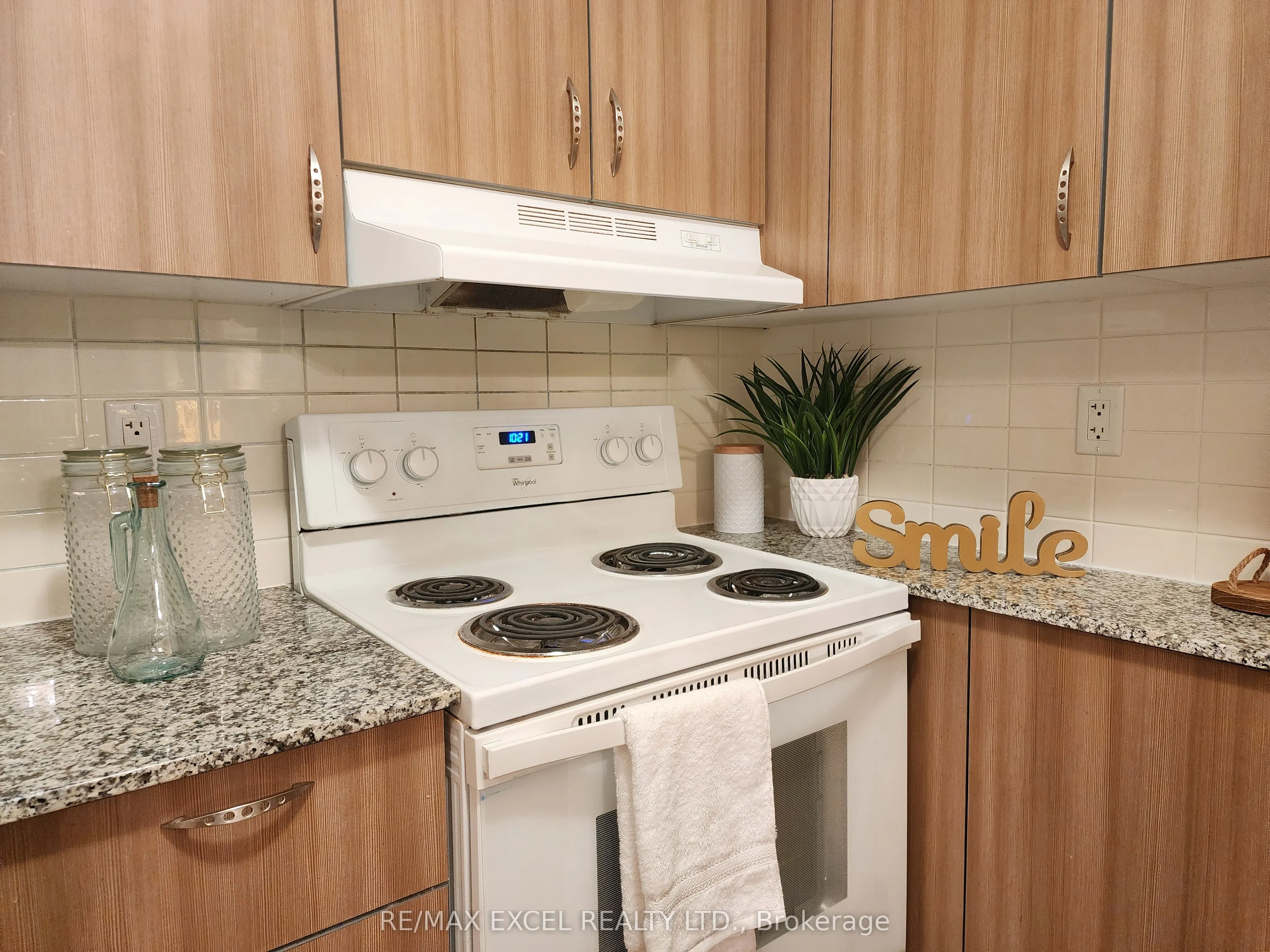 5740 Yonge Street, #803