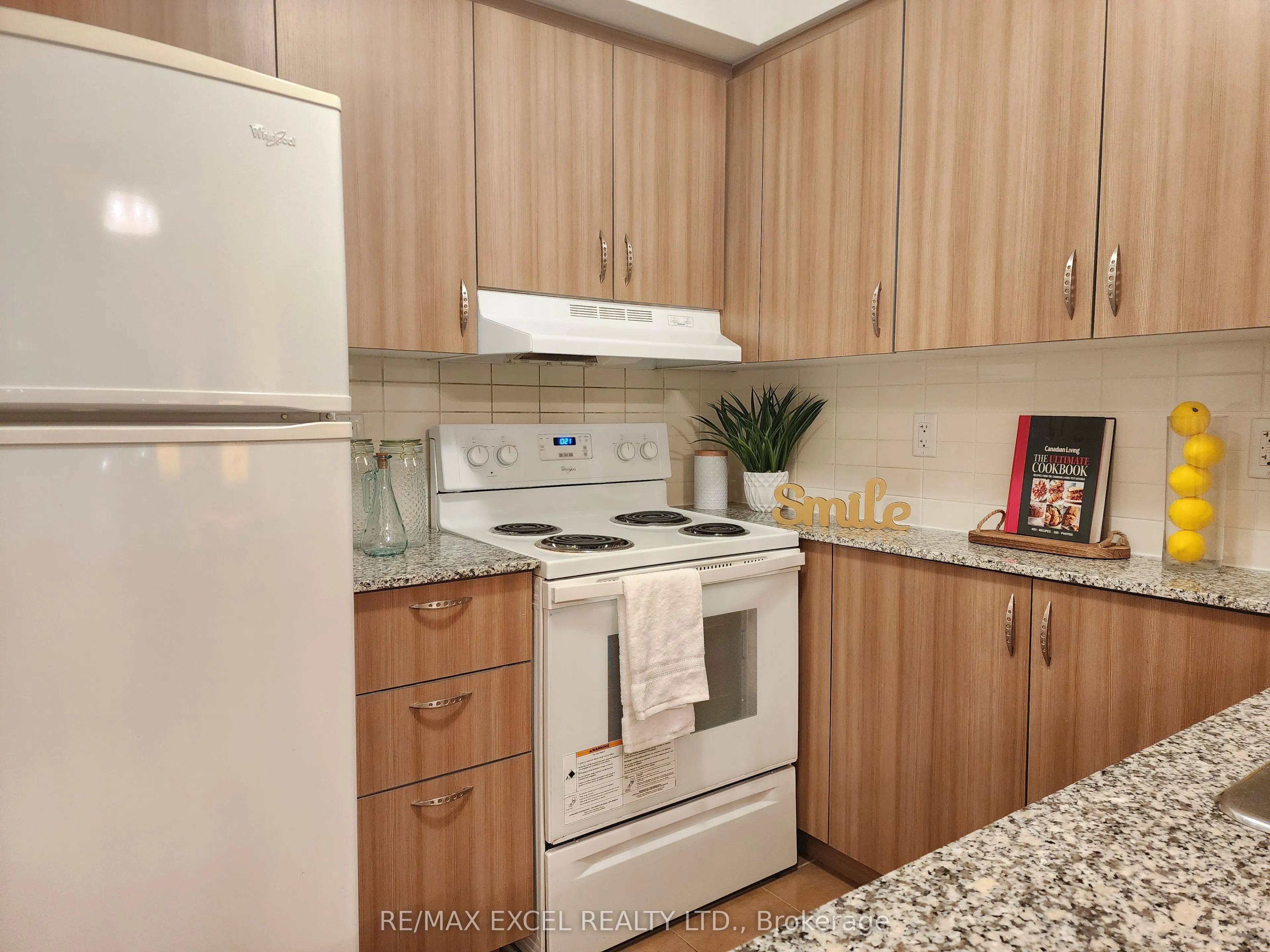 5740 Yonge Street, #803