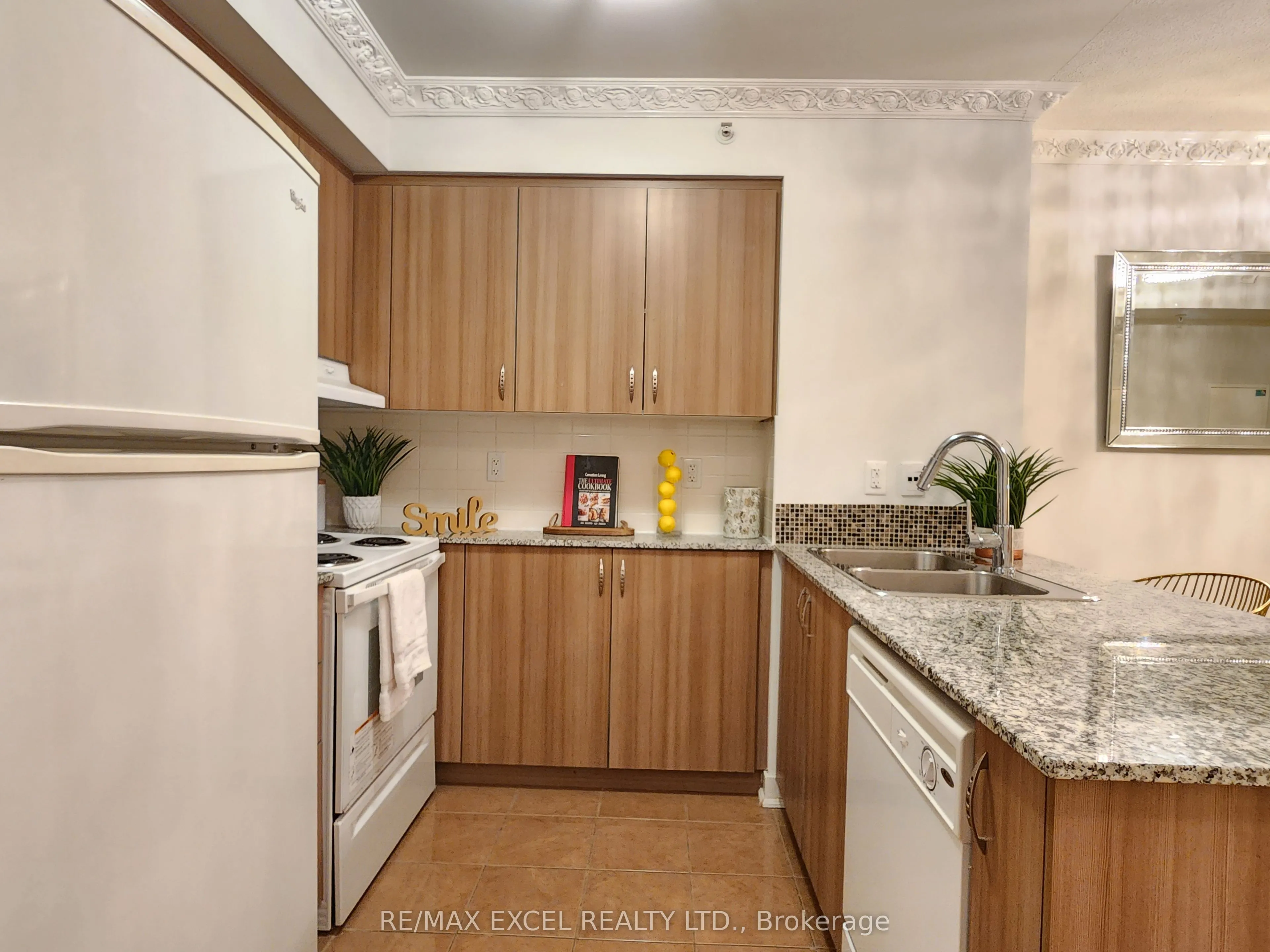 5740 Yonge Street, #803