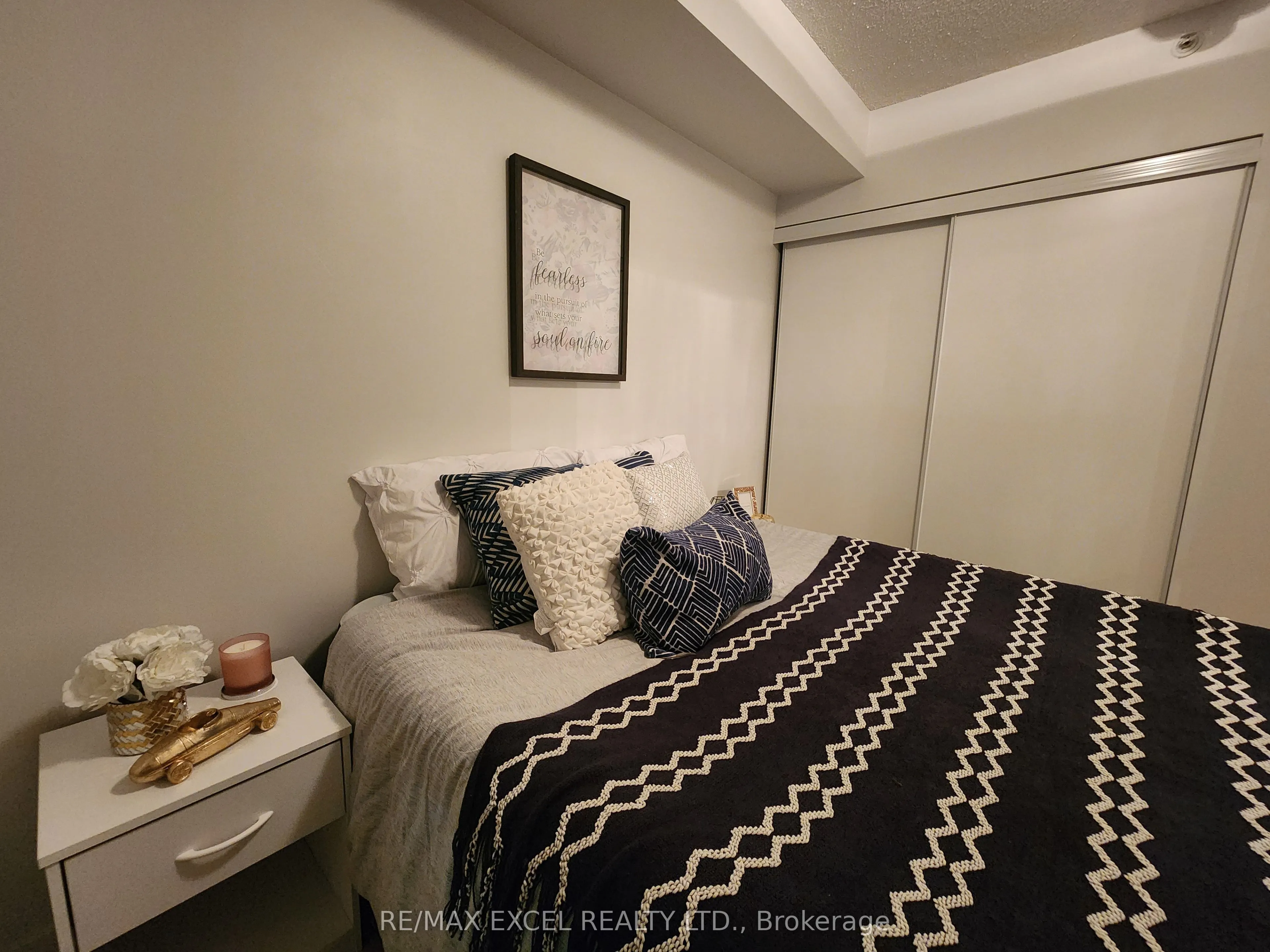 5740 Yonge Street, #803