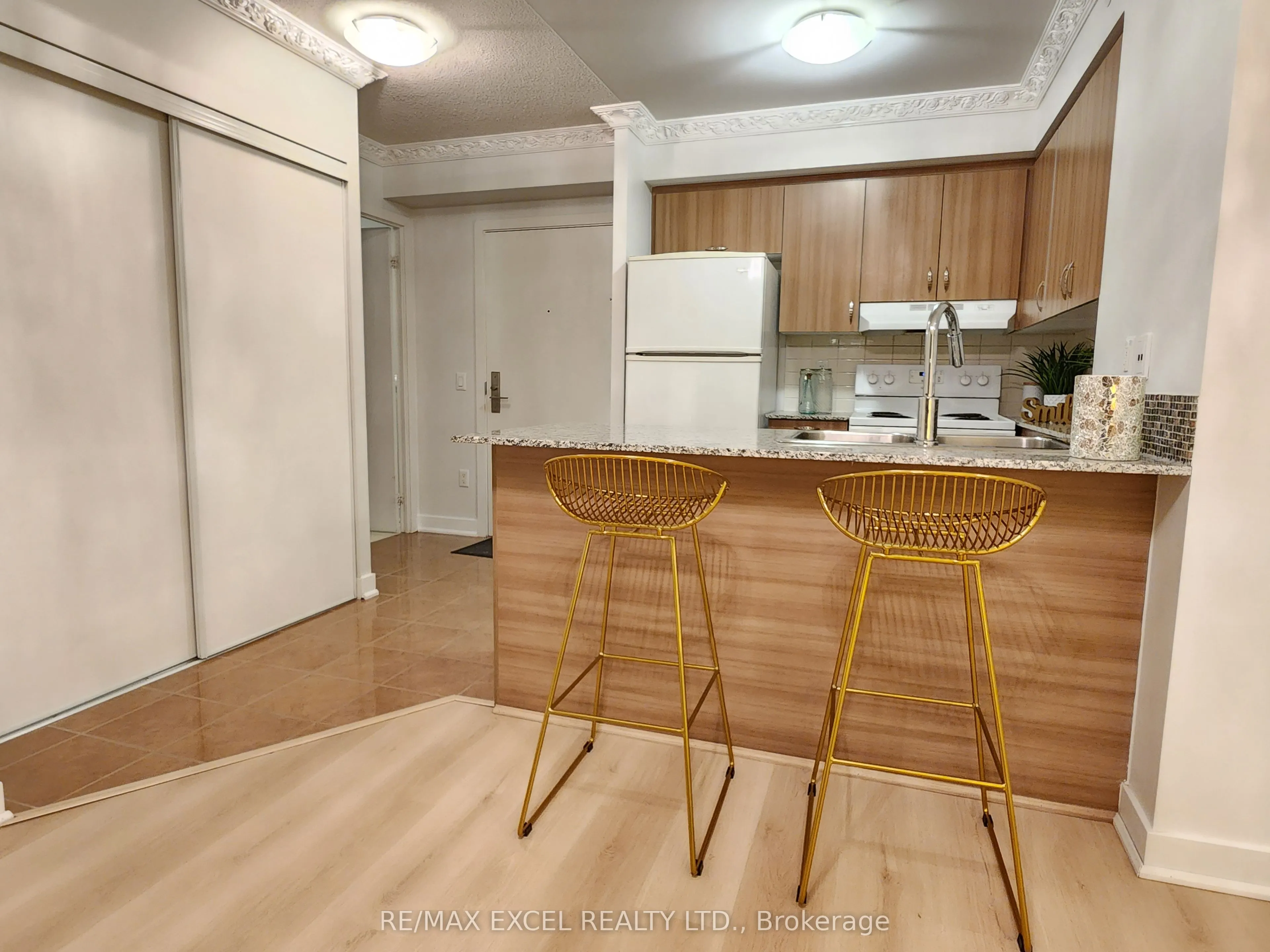 5740 Yonge Street, #803