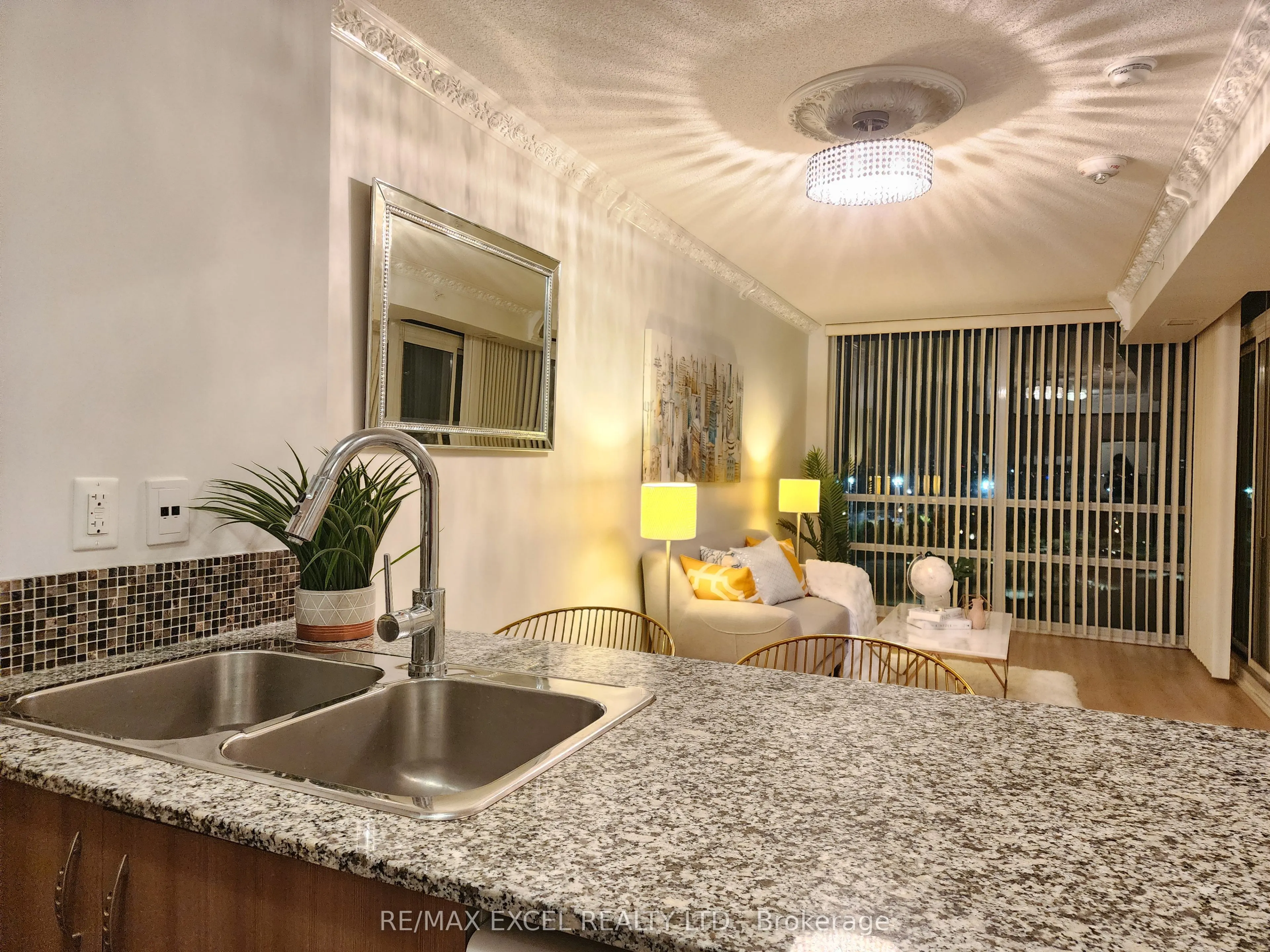 5740 Yonge Street, #803