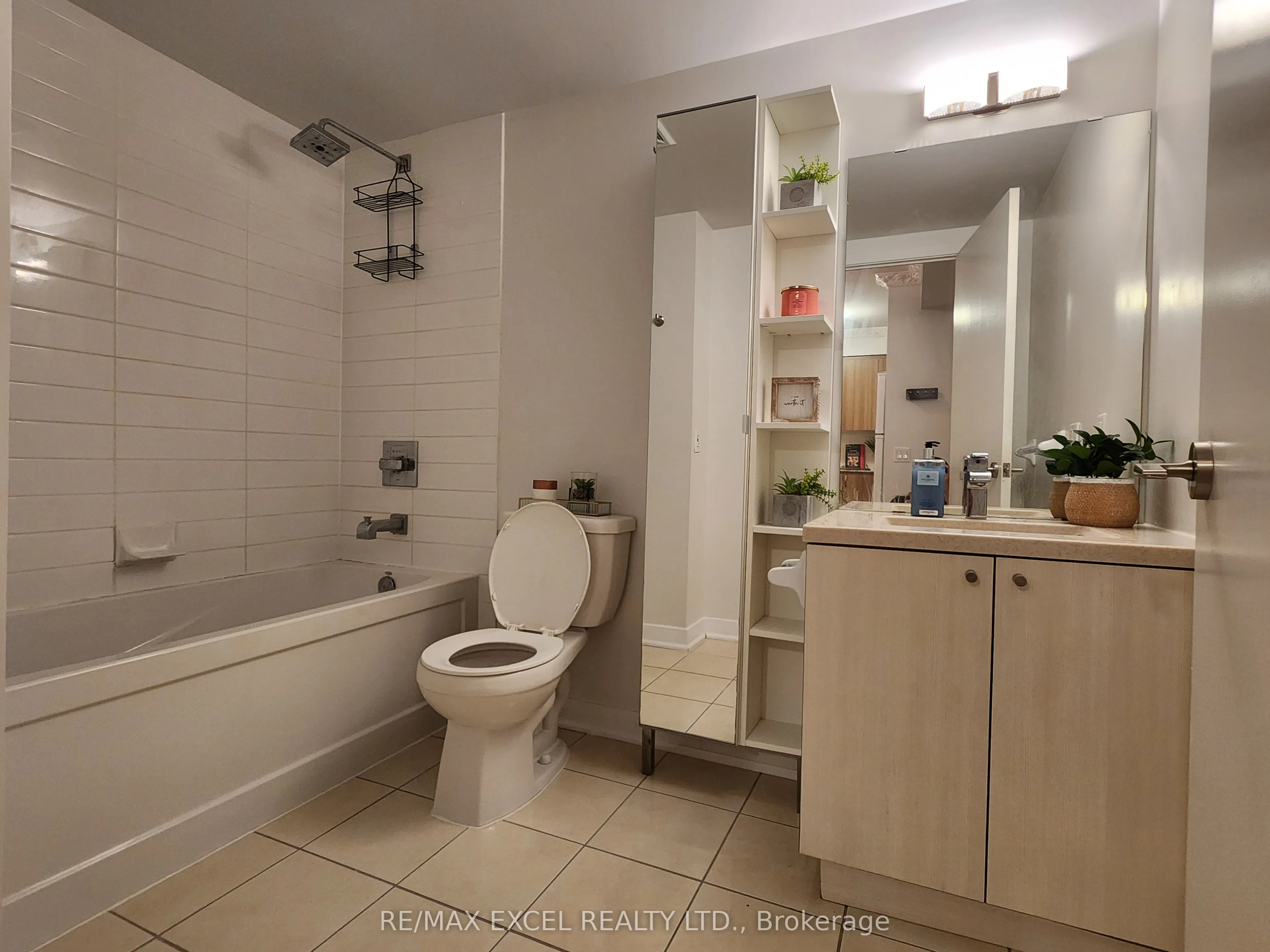 5740 Yonge Street, #803
