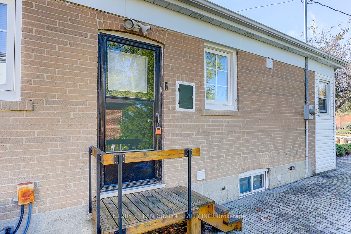 223 Willowdale Avenue