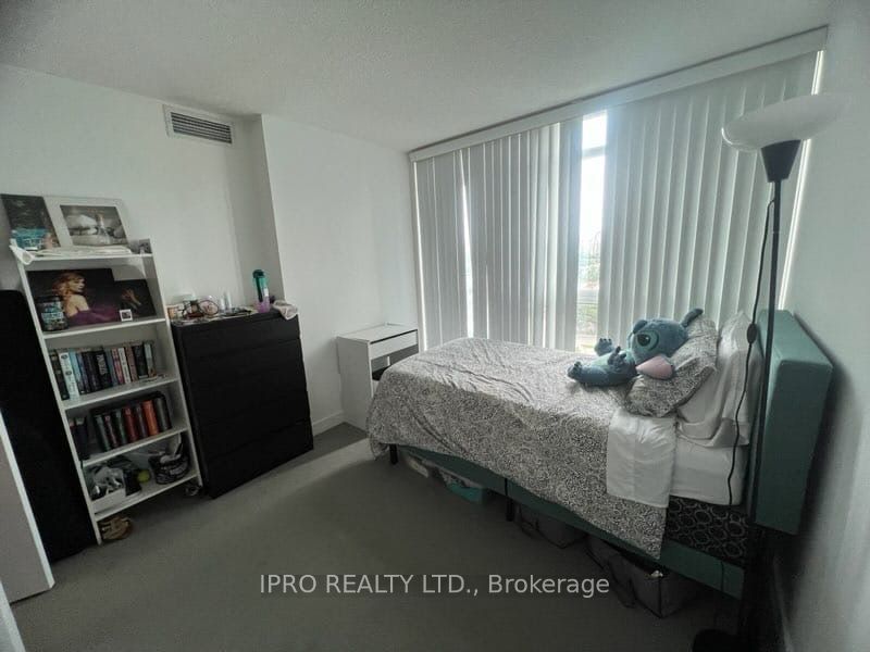 33 Singer Court, #1202