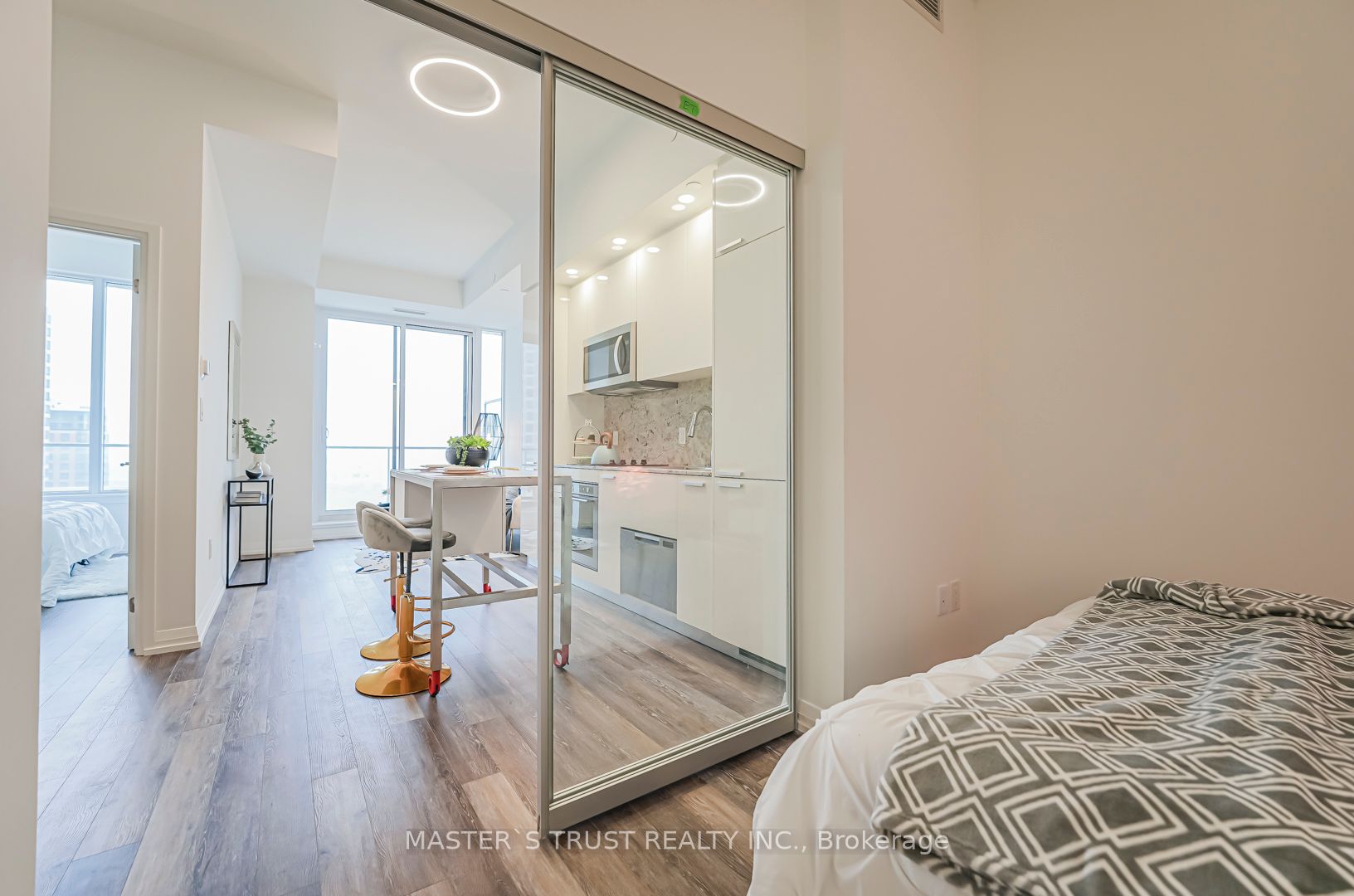 75 Canterbury Place, #1817