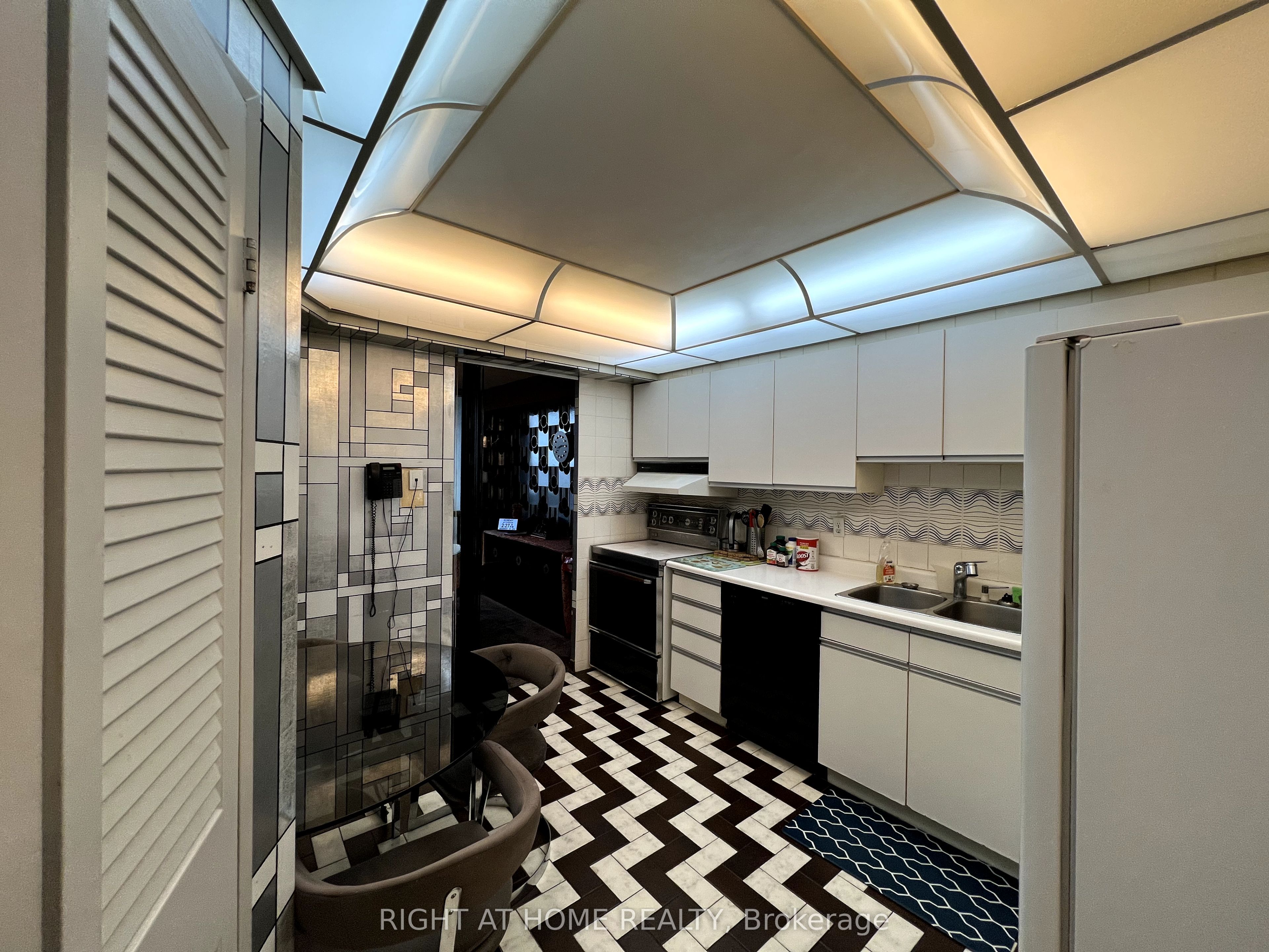 150 Neptune Drive, #1204