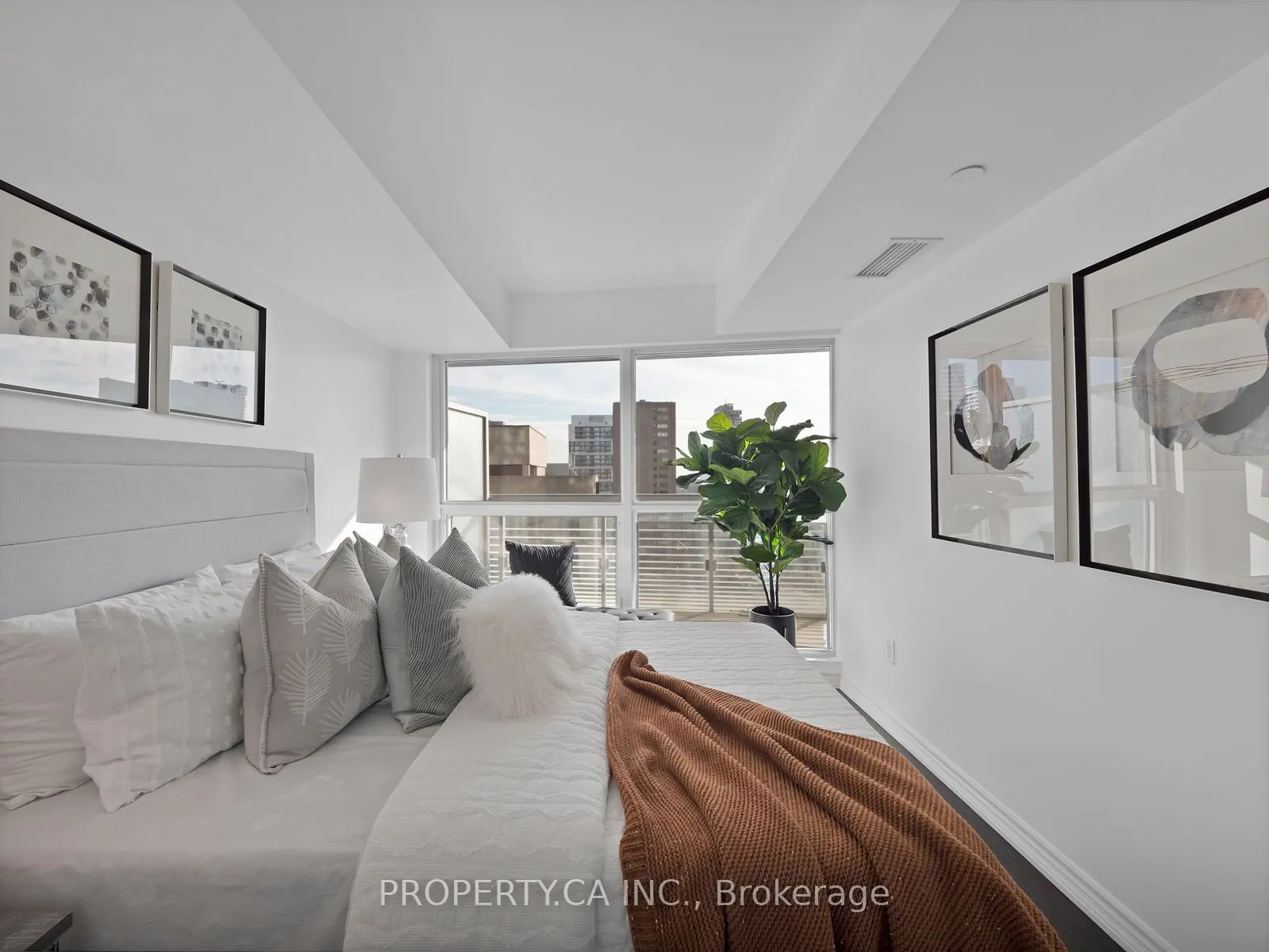 386 Yonge Street, #2105