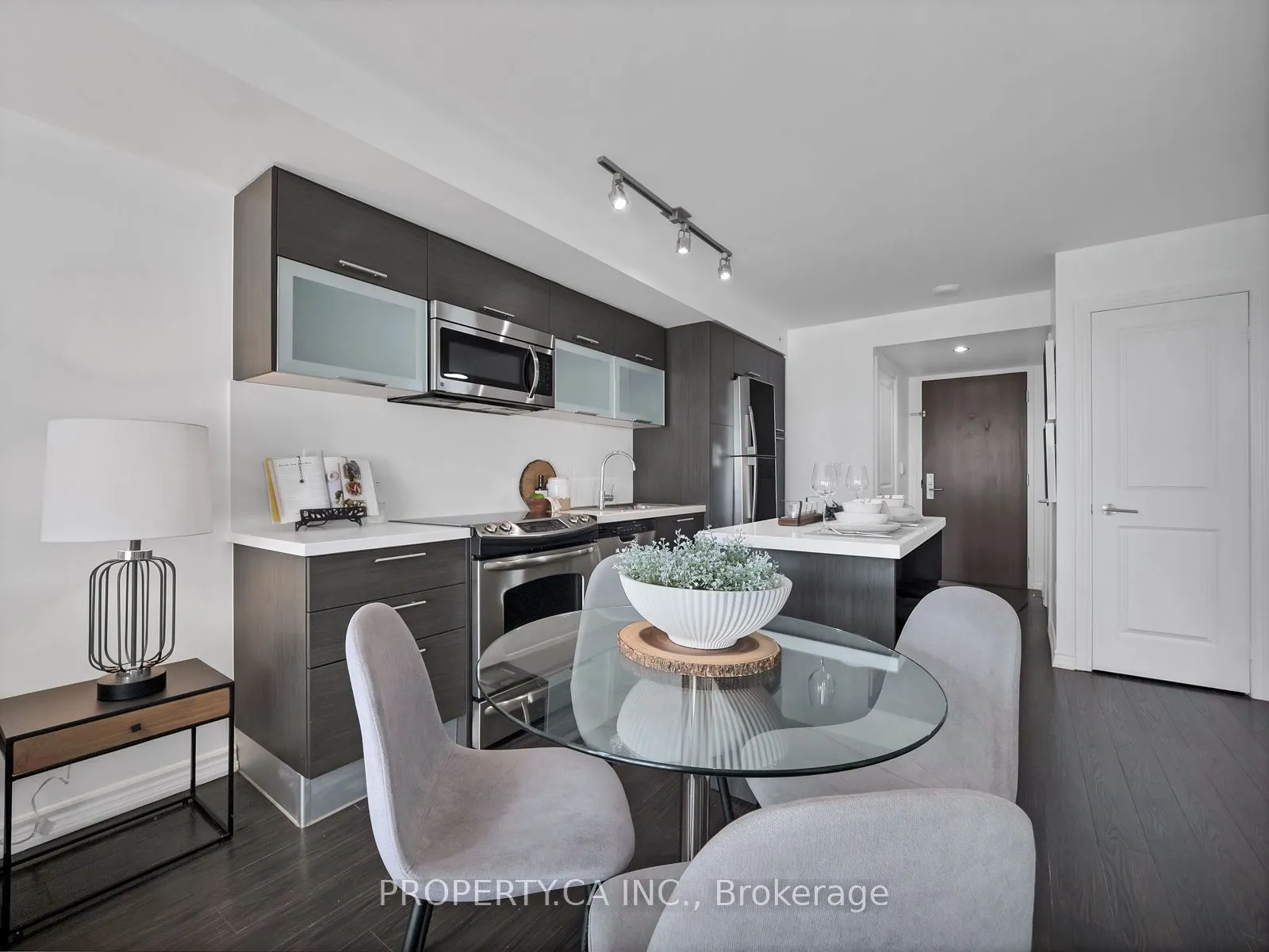 386 Yonge Street, #2105