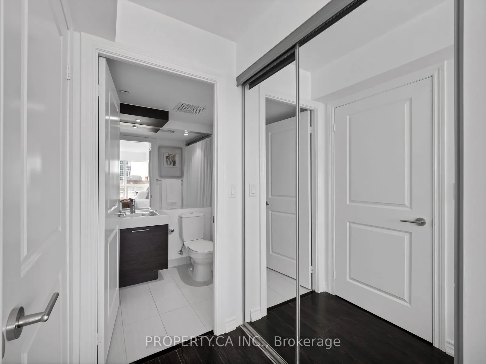 386 Yonge Street, #2105