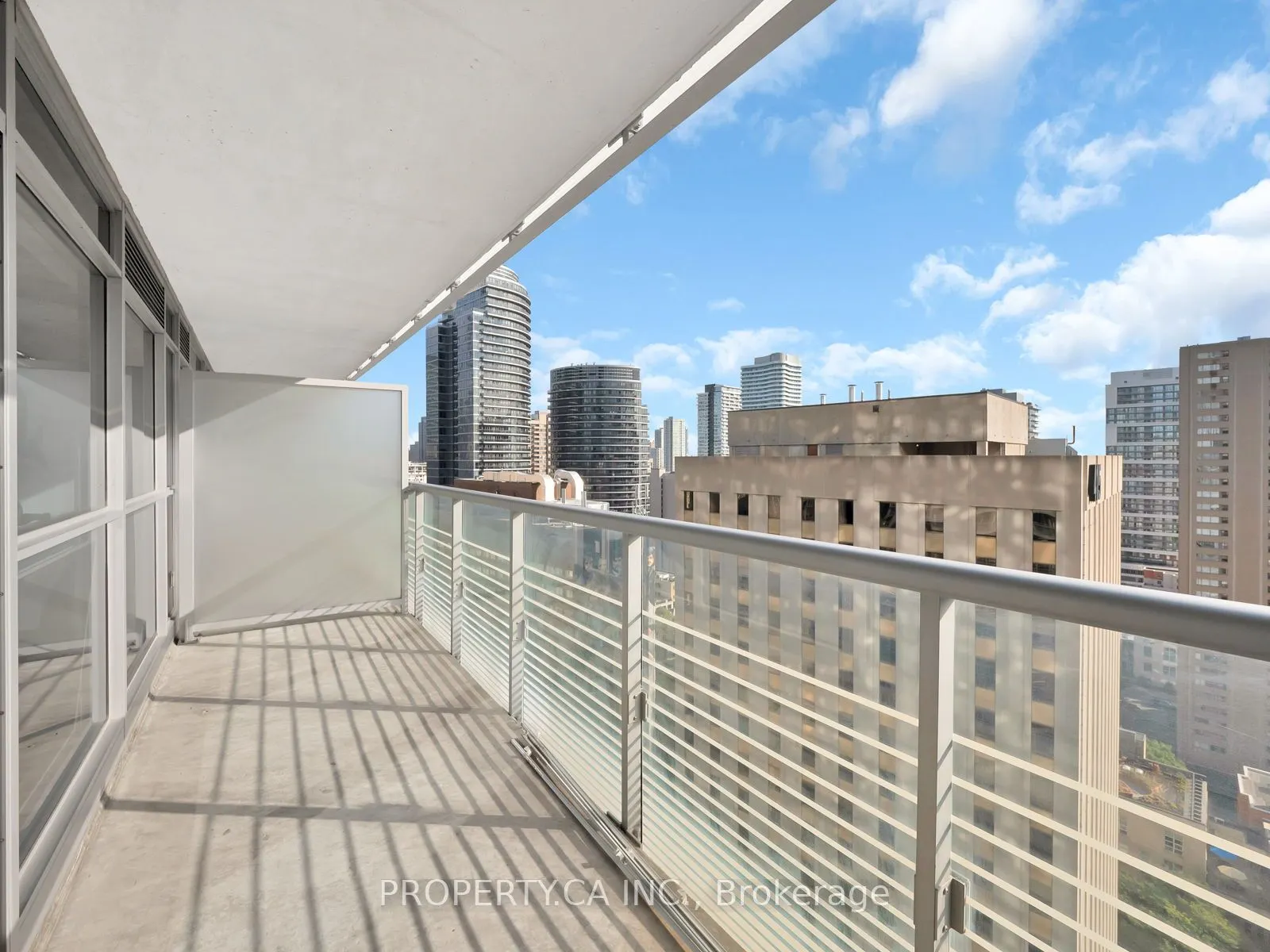 386 Yonge Street, #2105