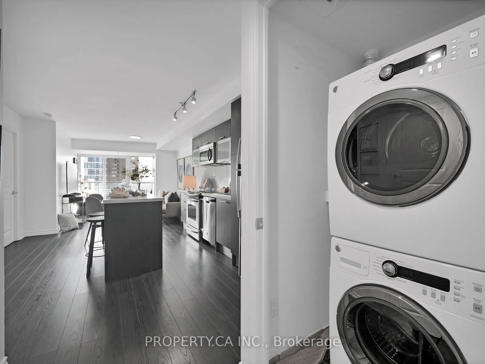 386 Yonge Street, #2105