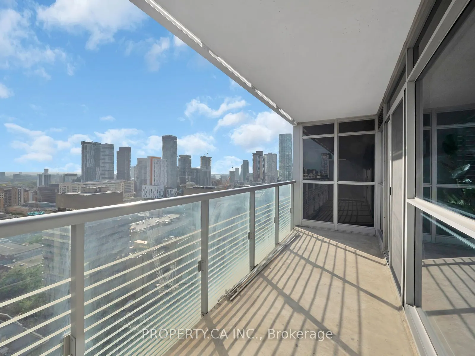 386 Yonge Street, #2105