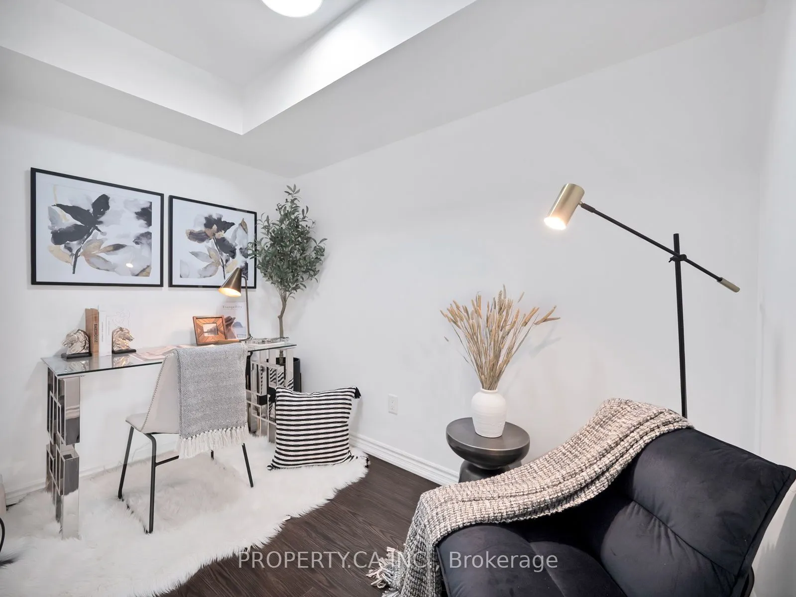 386 Yonge Street, #2105