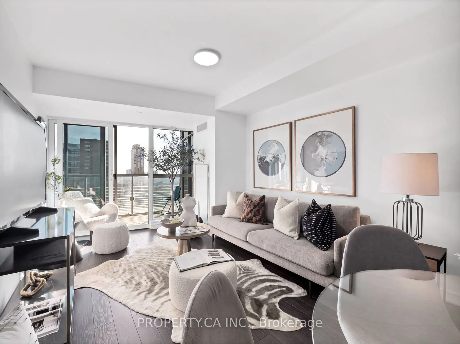 386 Yonge Street, #2105
