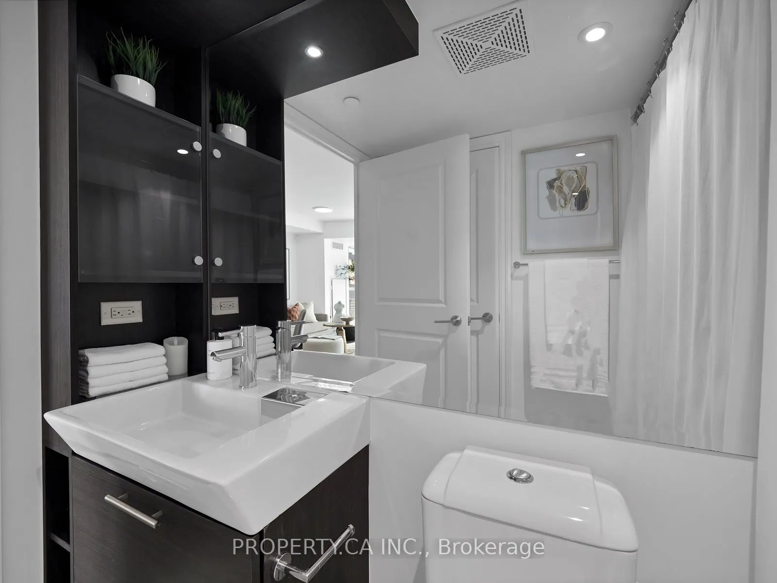 386 Yonge Street, #2105