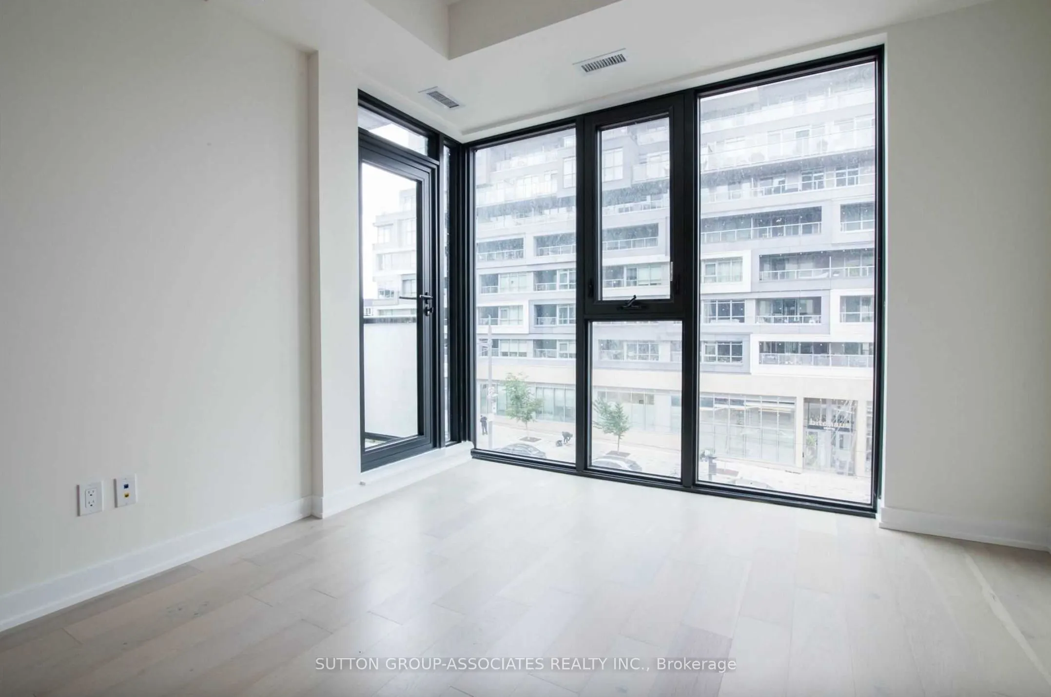 840 St Clair Avenue W, #416