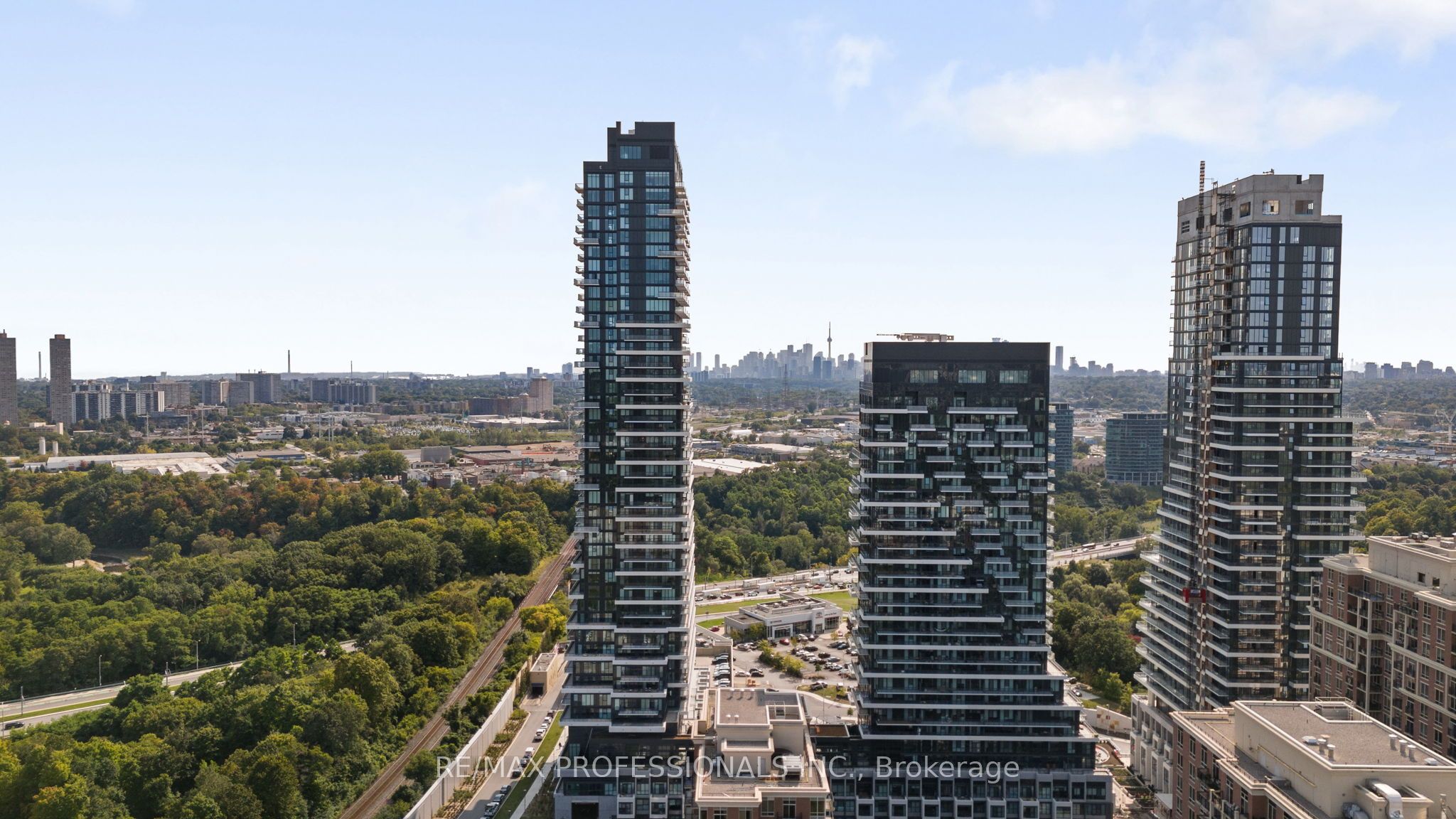 30 Inn On The Park Drive, #320