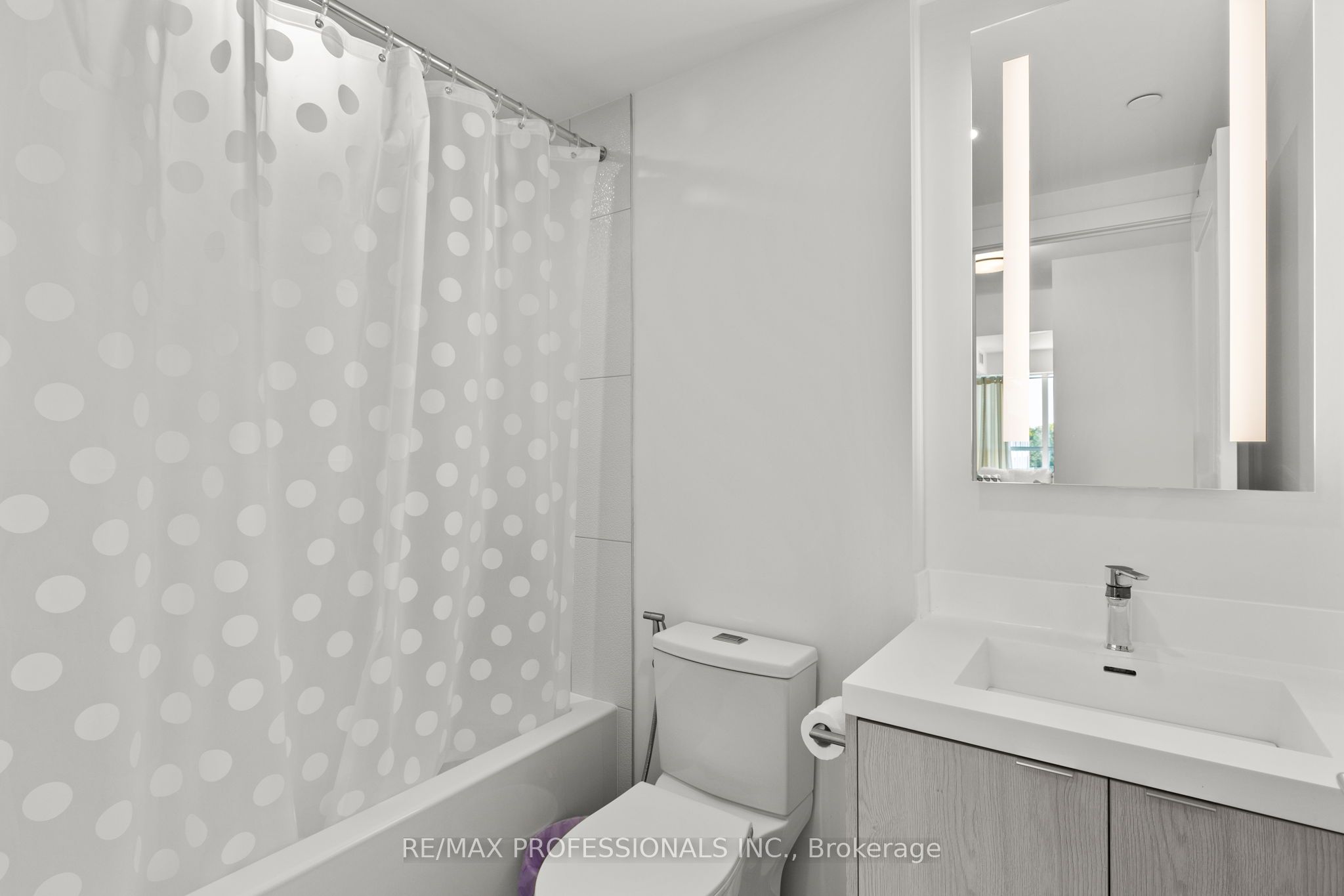 30 Inn On The Park Drive, #320