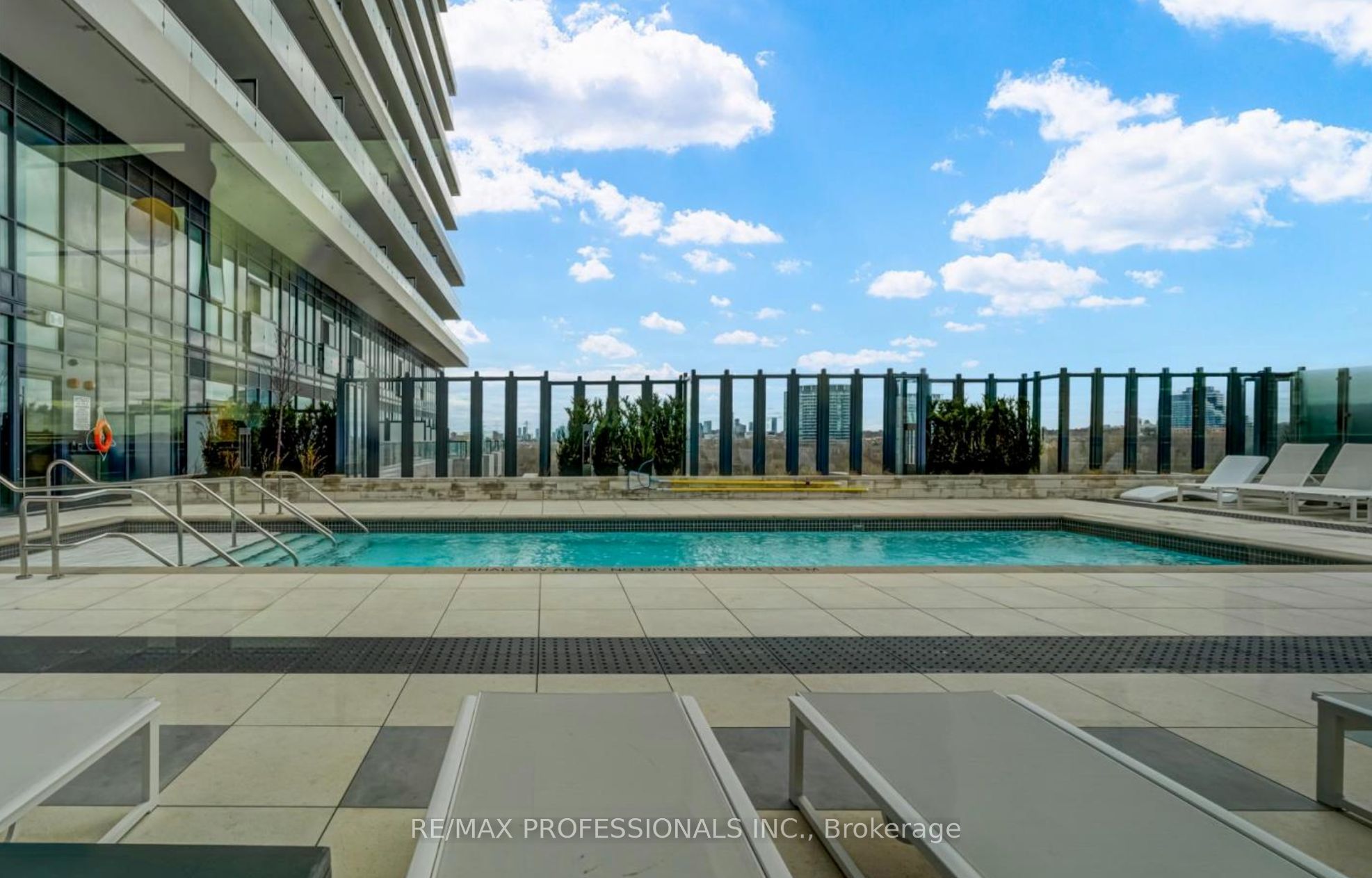 30 Inn On The Park Drive, #320