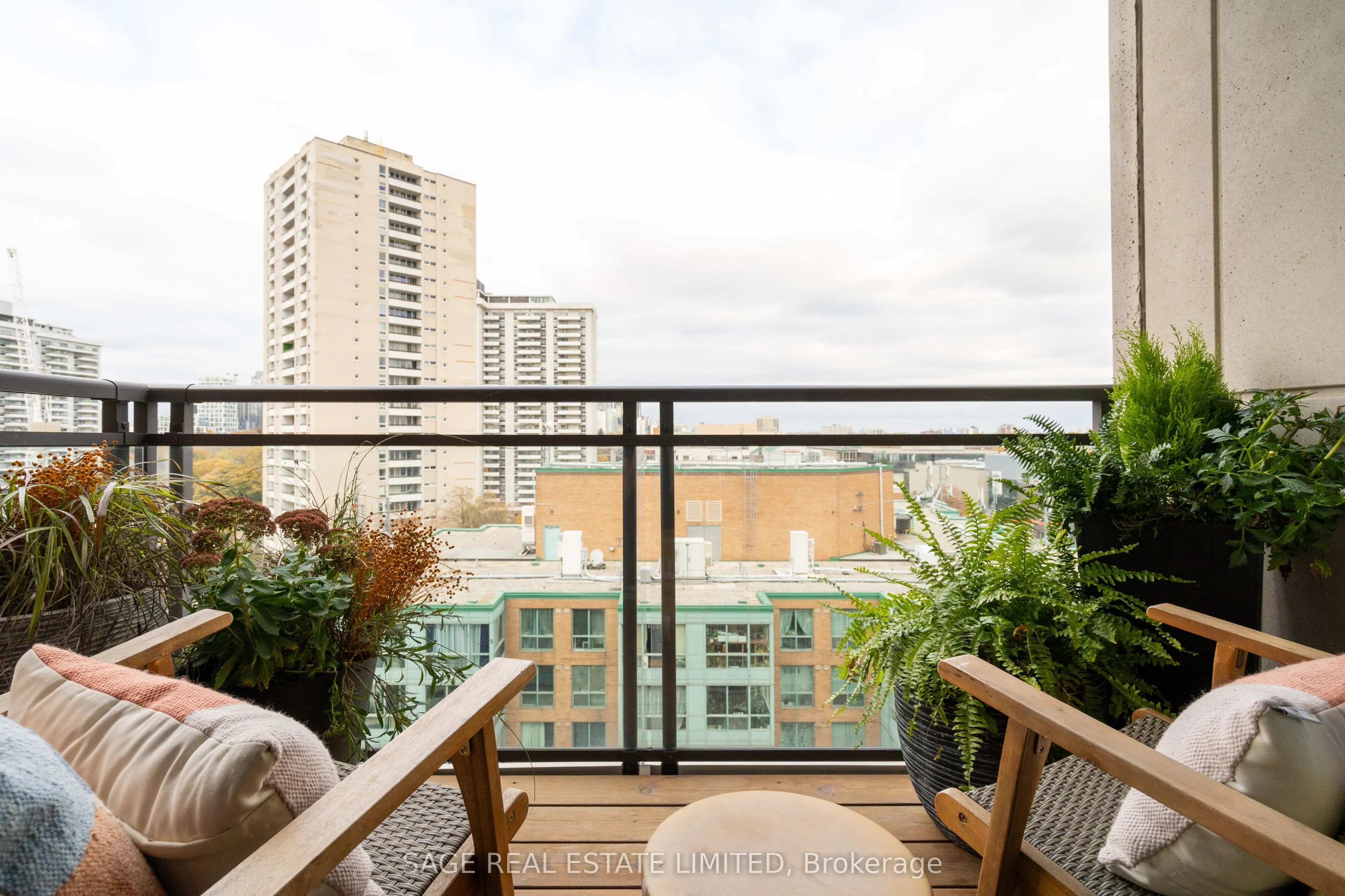 319 Merton Street, #1002
