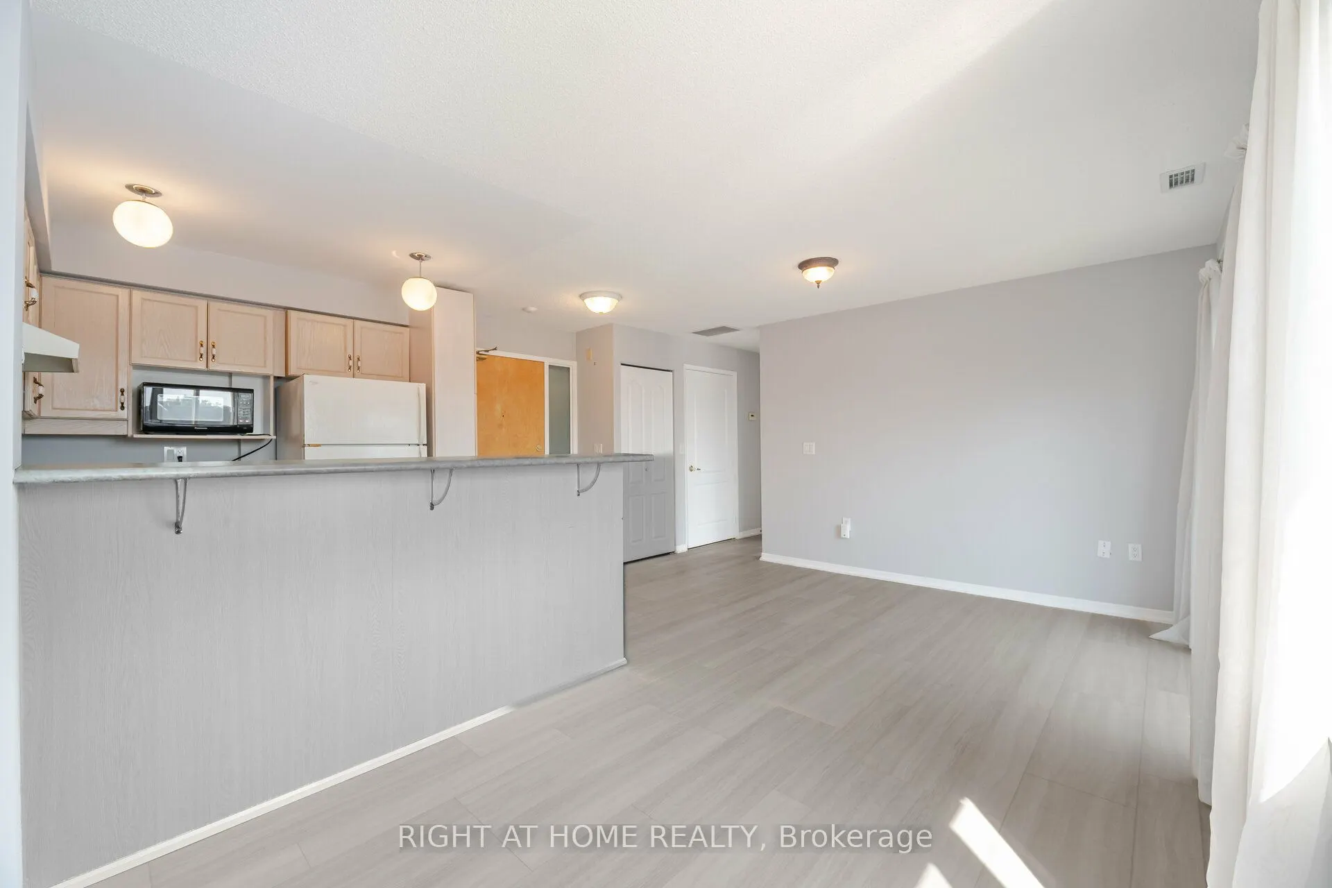 1387 Bayview Avenue #306