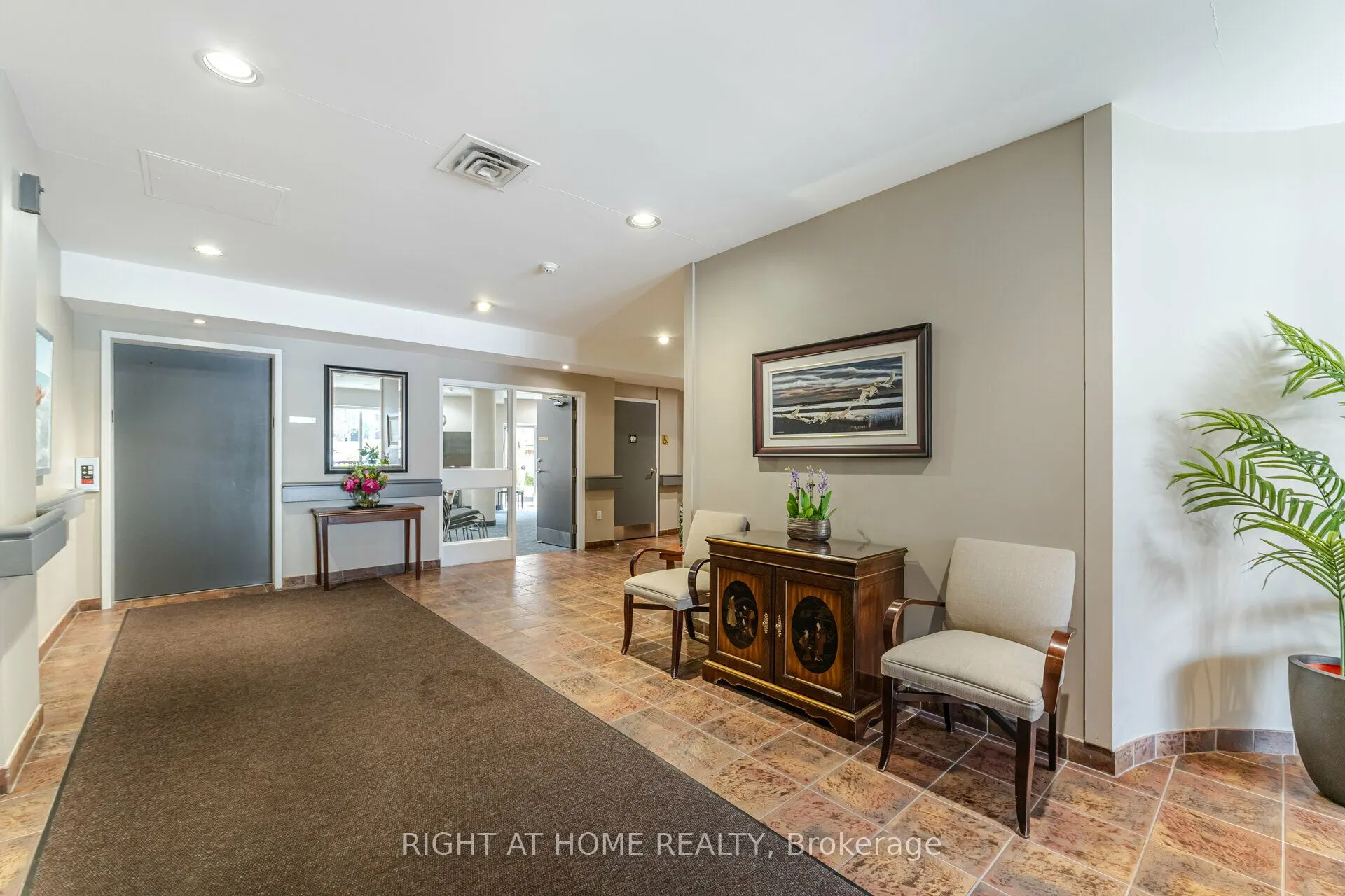 1387 Bayview Avenue #306