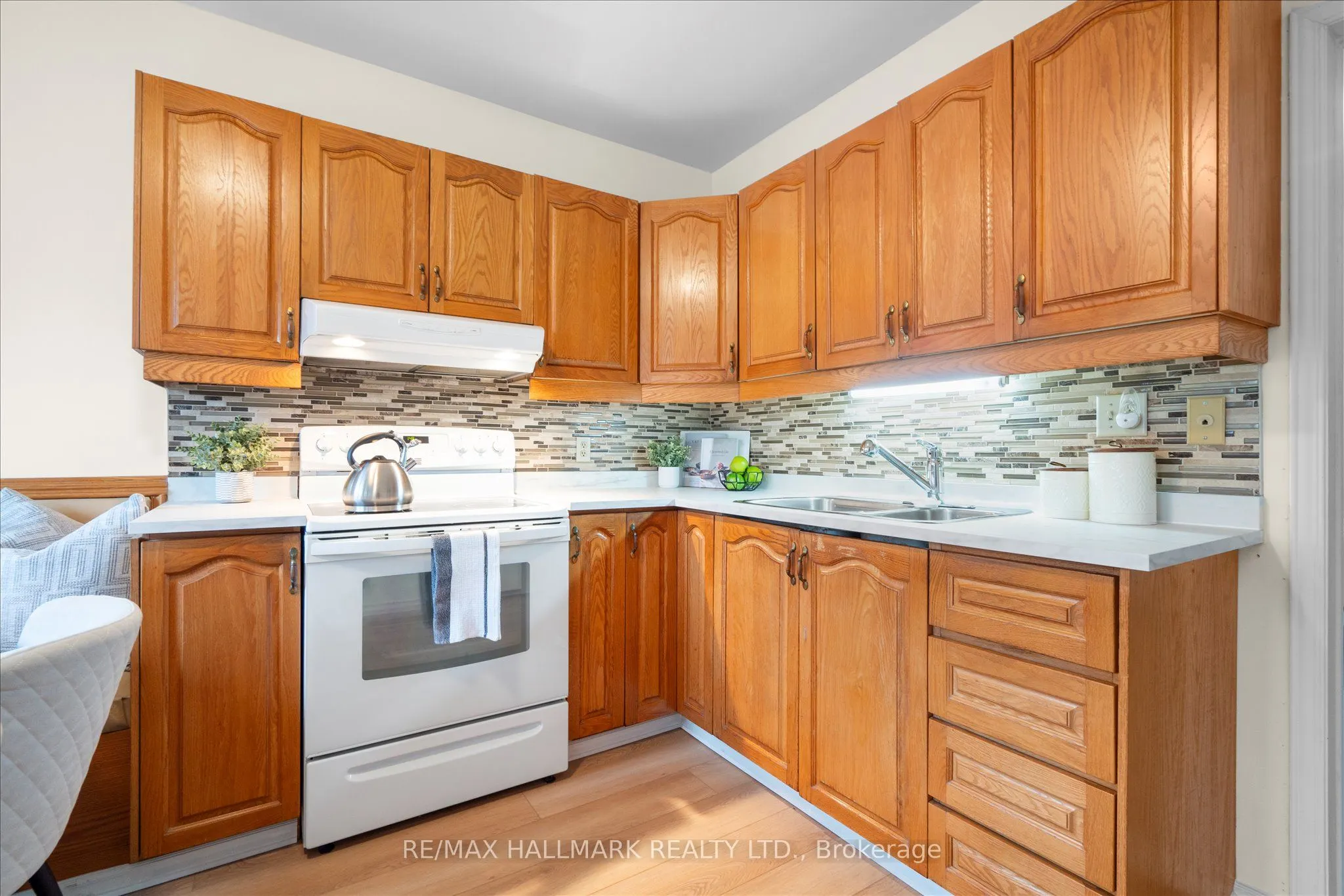 393 Ossington Avenue