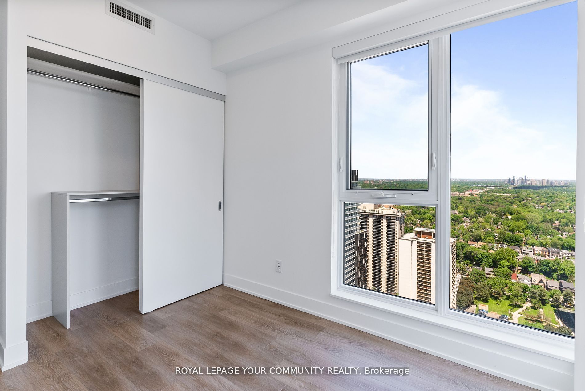 200 Redpath Avenue, #2809